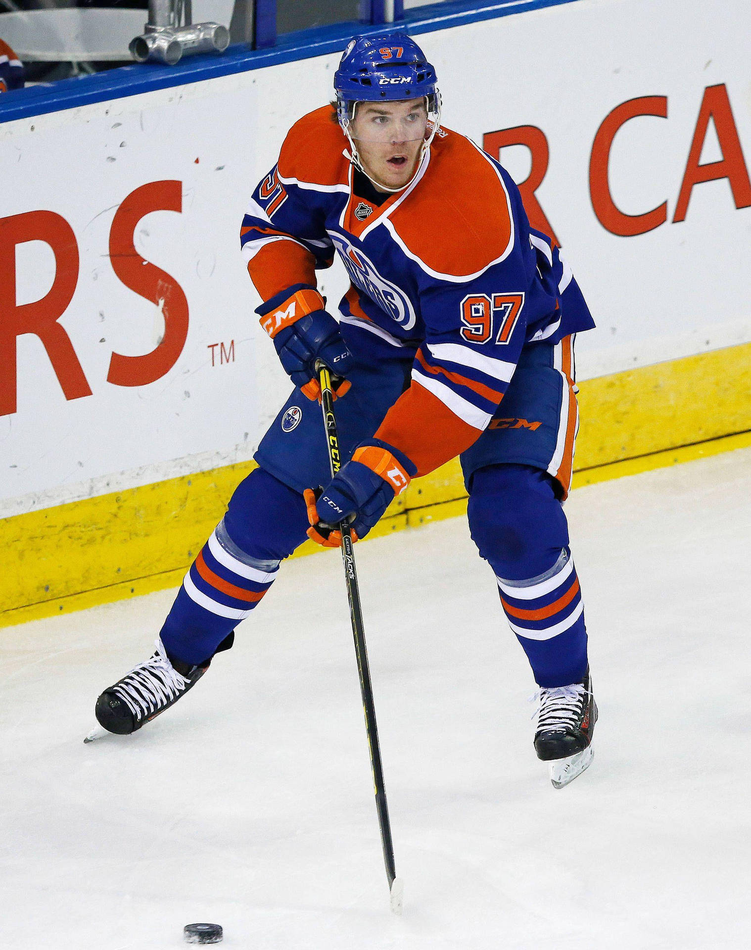 A Captain Of Edmonton Oilers Connor Mcdavid Background