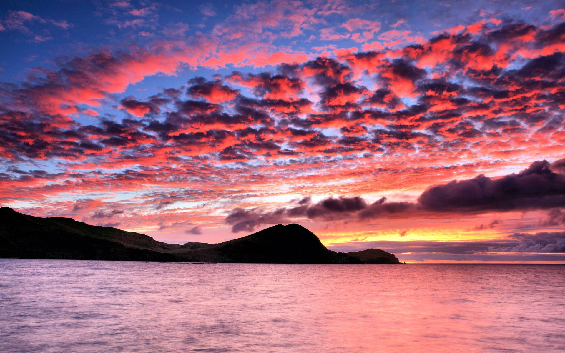 A Captivating Pink Sunset In The Sky Background