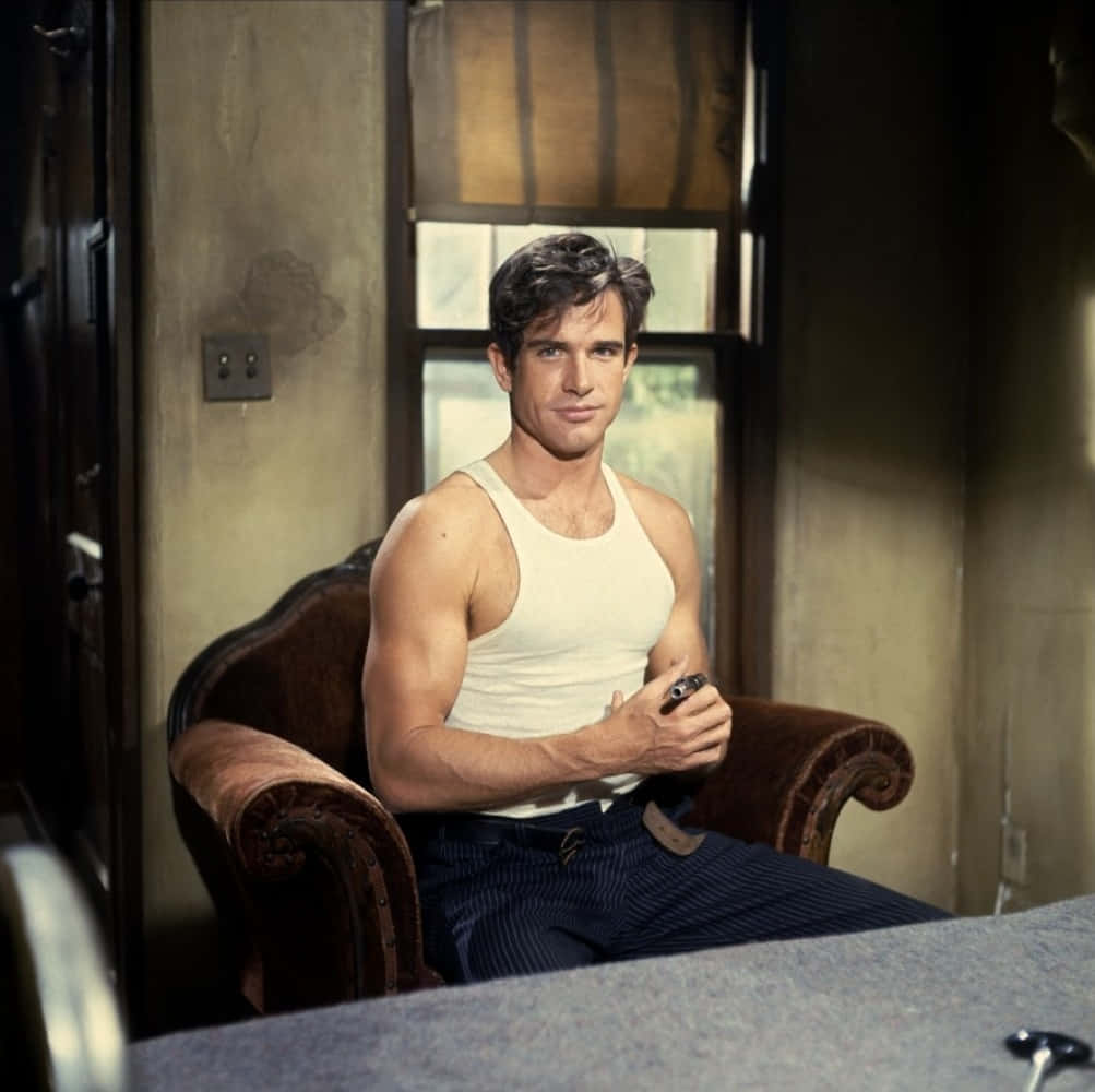 A Captivating Portrait Of Warren Beatty Background