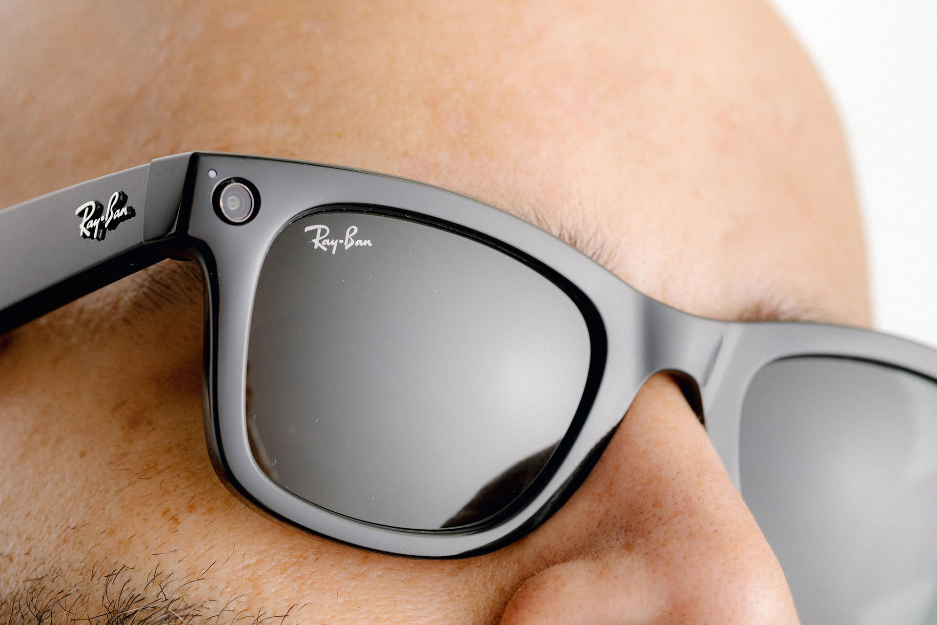 A Classic Elegance - Ray-ban Close-up View Background