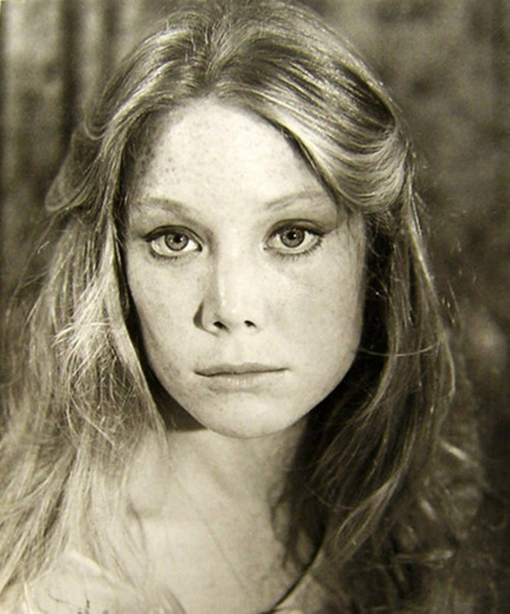 A Classic Sepia Portrait Of Sissy Spacek Background