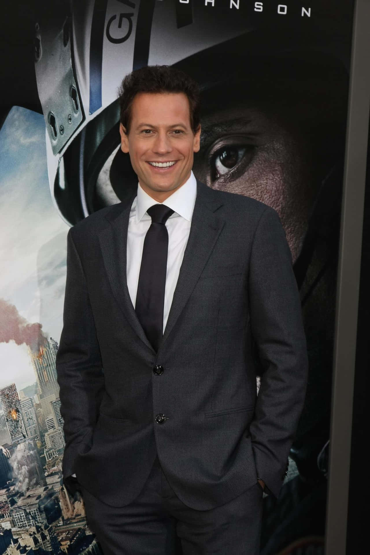 A Classy Portrait Of Welsh Actor Ioan Gruffudd. Background