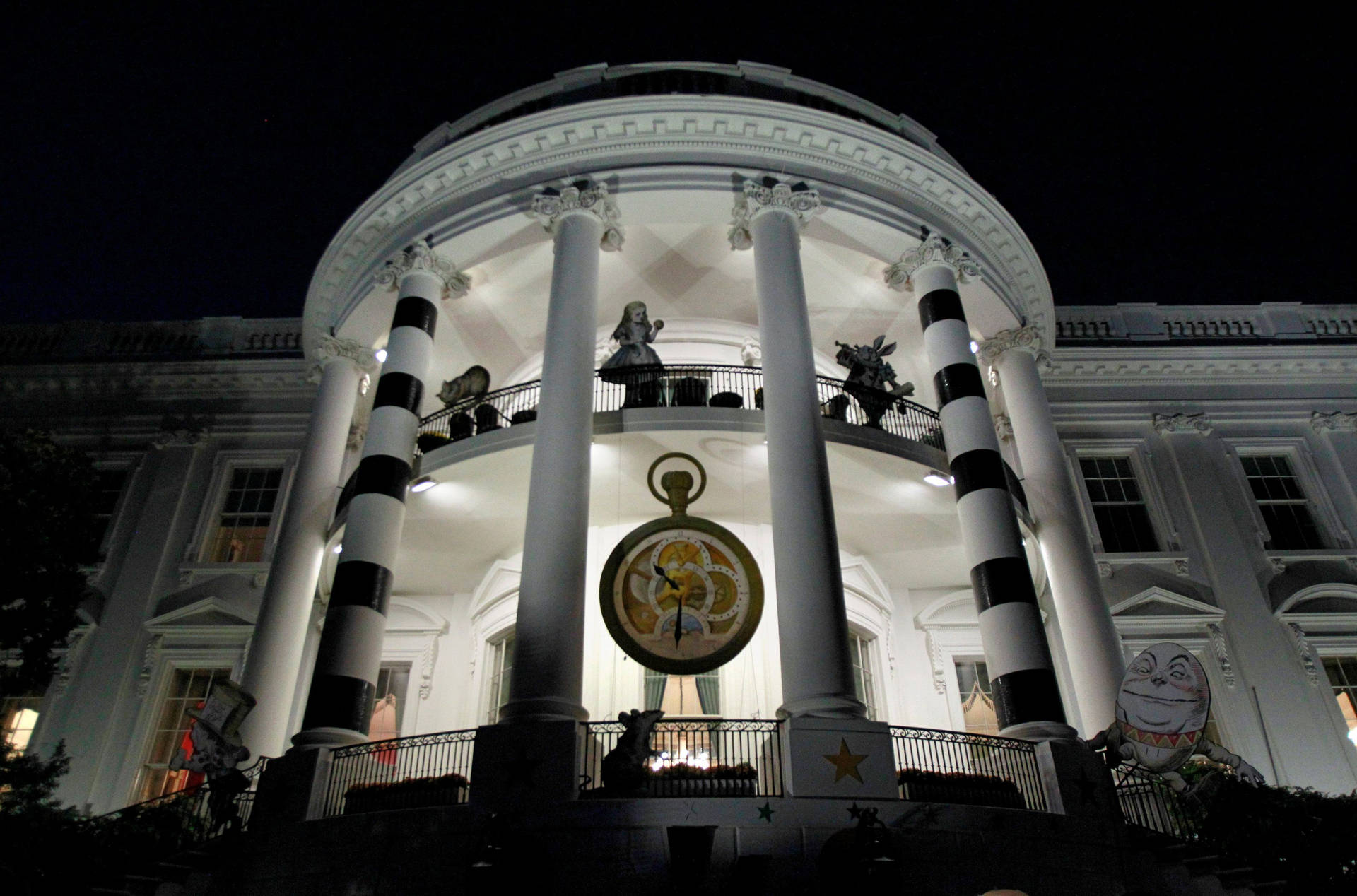 A Clearer View Of The White House Entrance Background