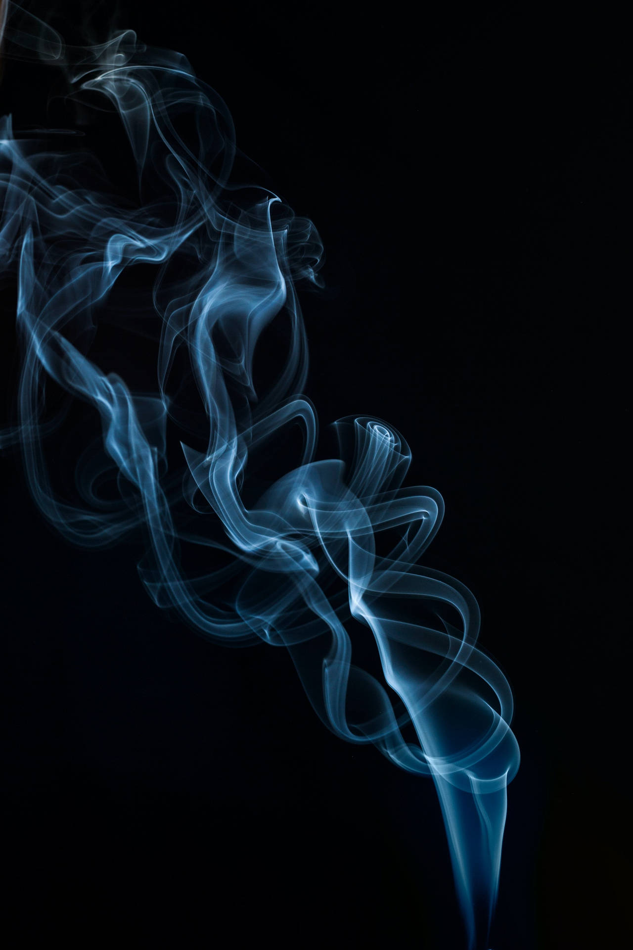 A Close Up Of A Bright Blue Android Smoky Vapor Background
