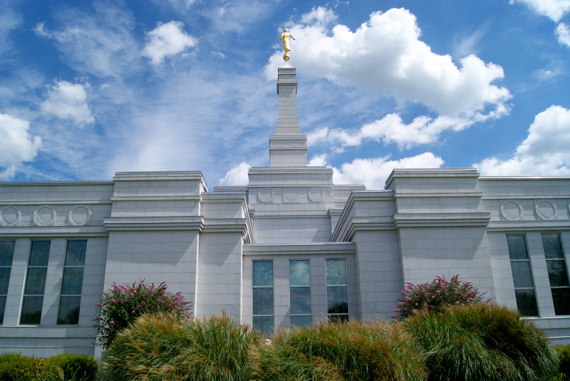 A Closer Look At Palmyra New York Temple Background