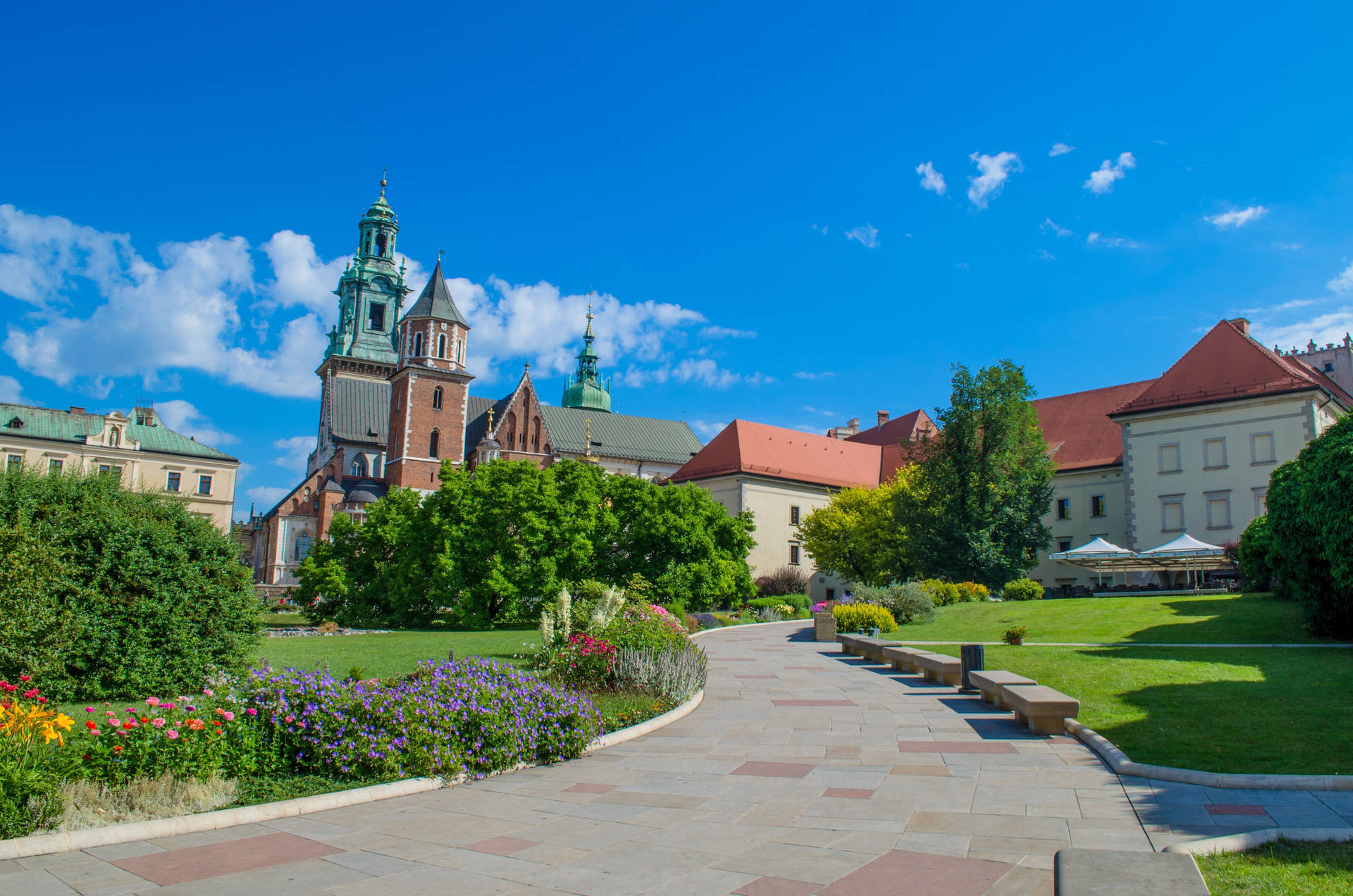 A Closer Look At Wawel Castle In Krakow Poland Background