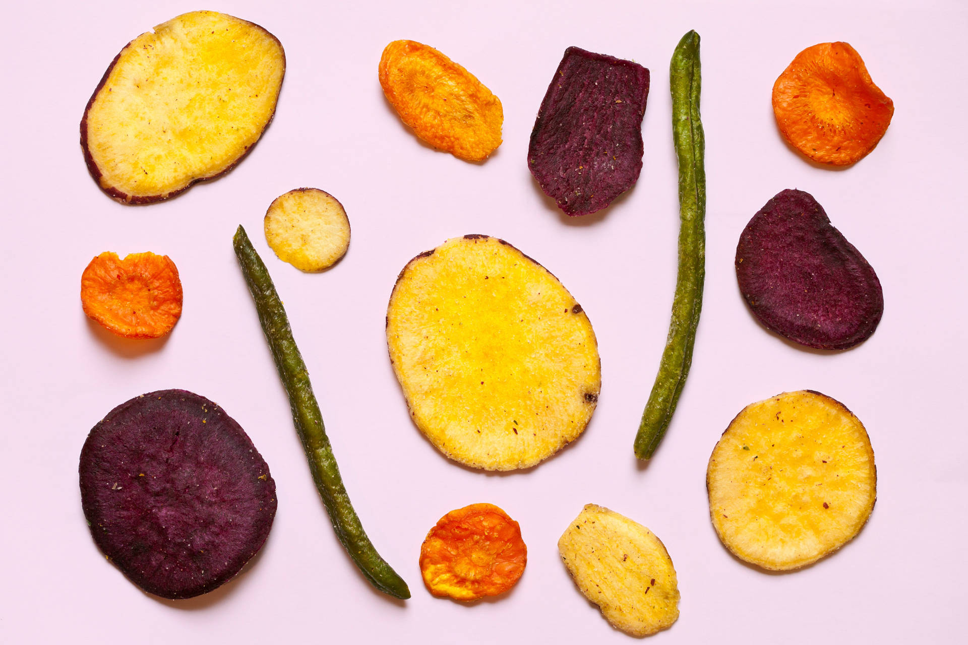 A Colorful Platter Of Delicious Vegetable Chips Background