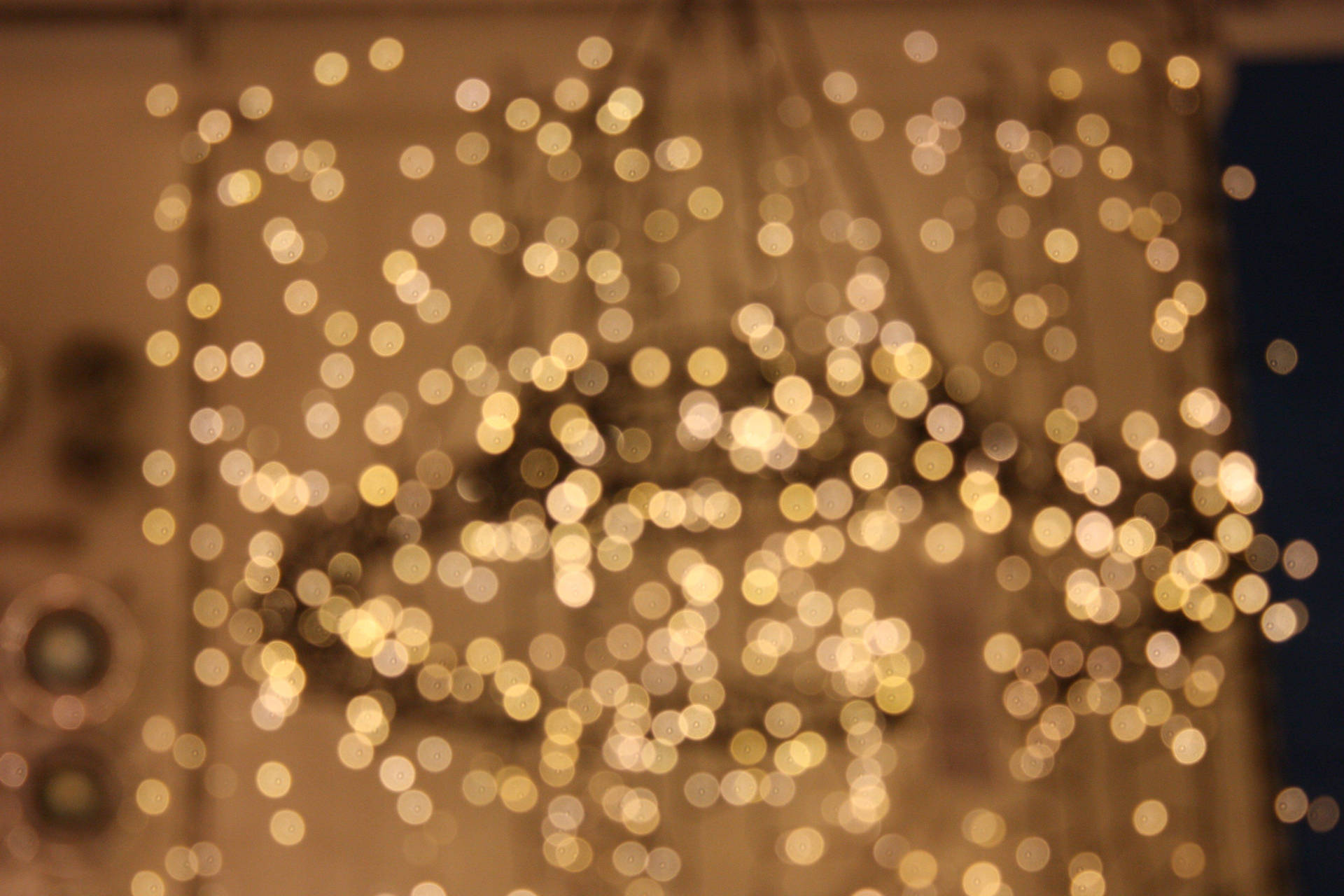 A Cozy Christmas Tree Surrounded By A Warm Glow Of Lights To Bring Holiday Cheer. Background