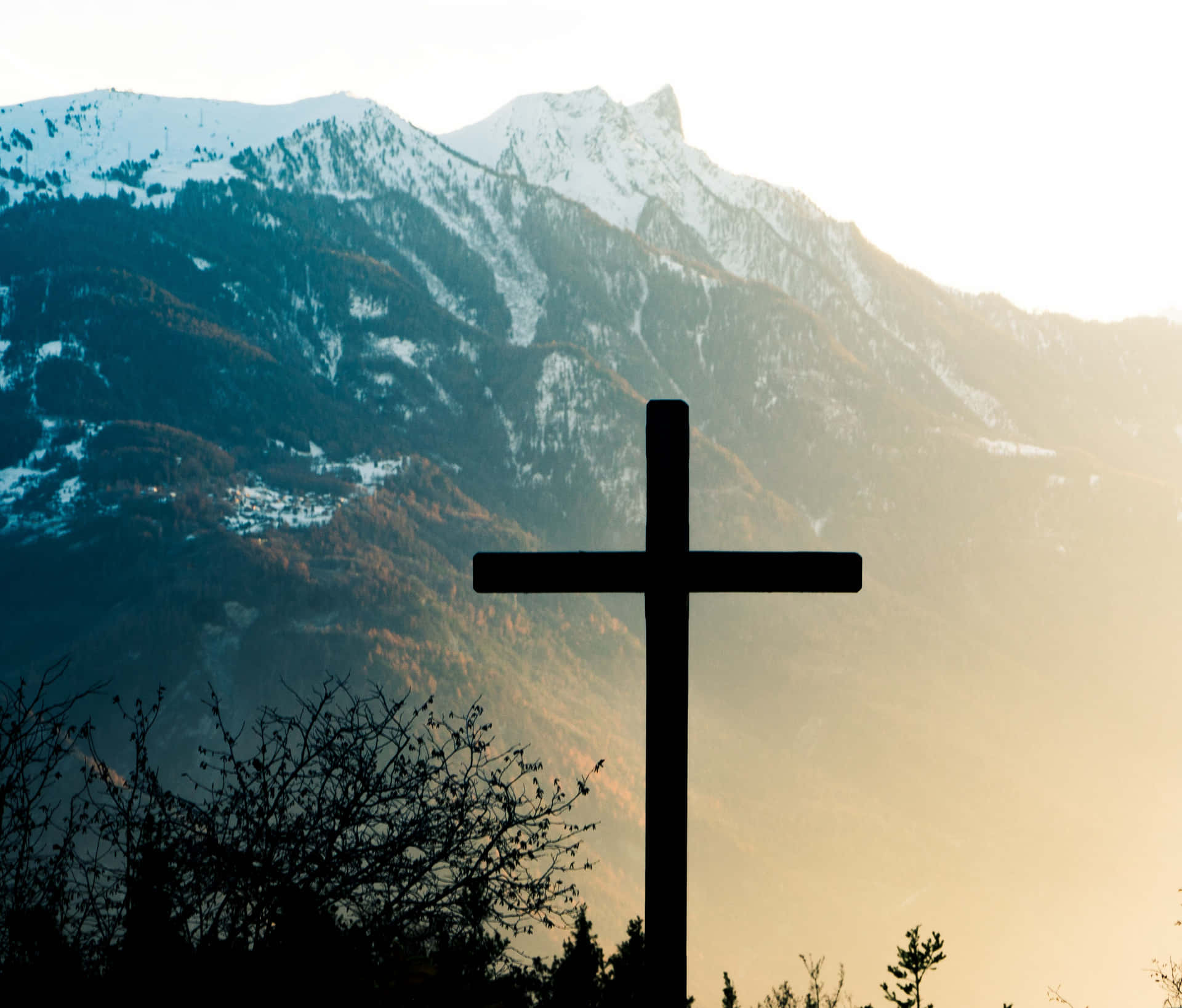 A Cross In The Middle Of A Field Background