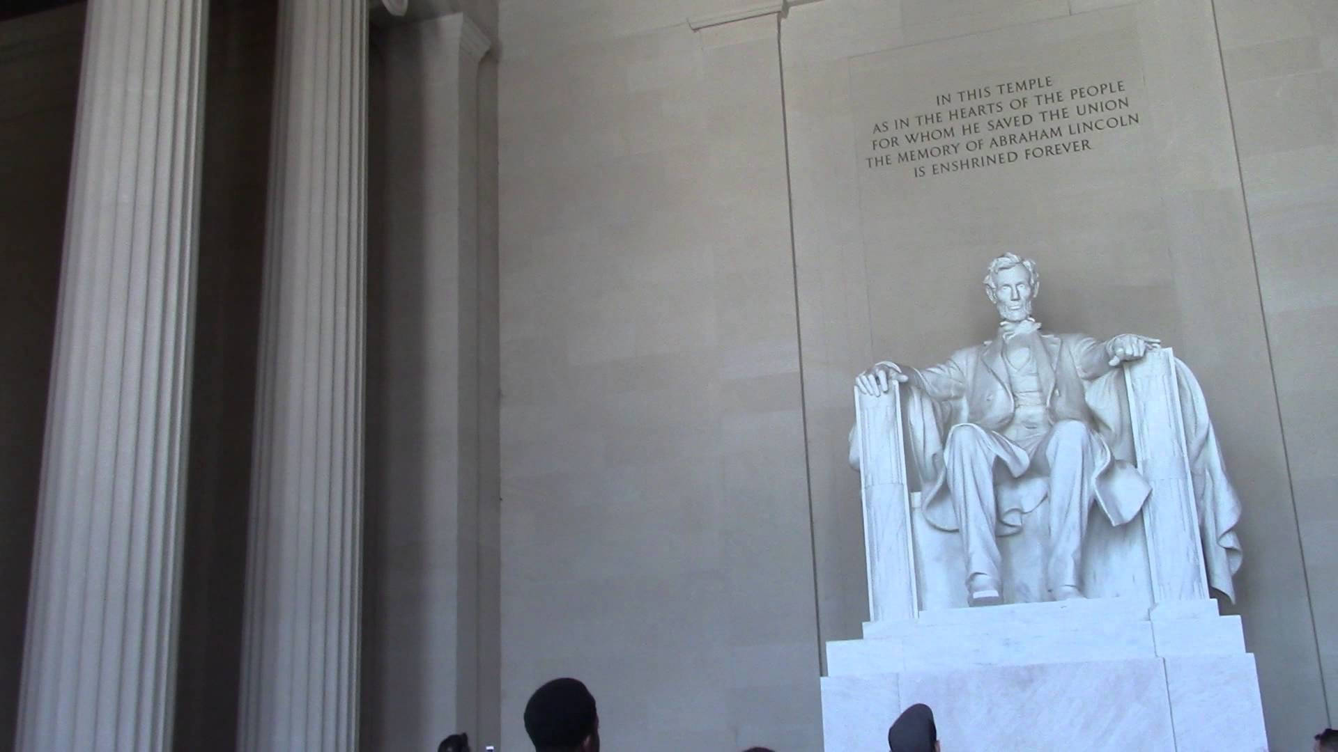 A Crowded Day At The Lincoln Monument