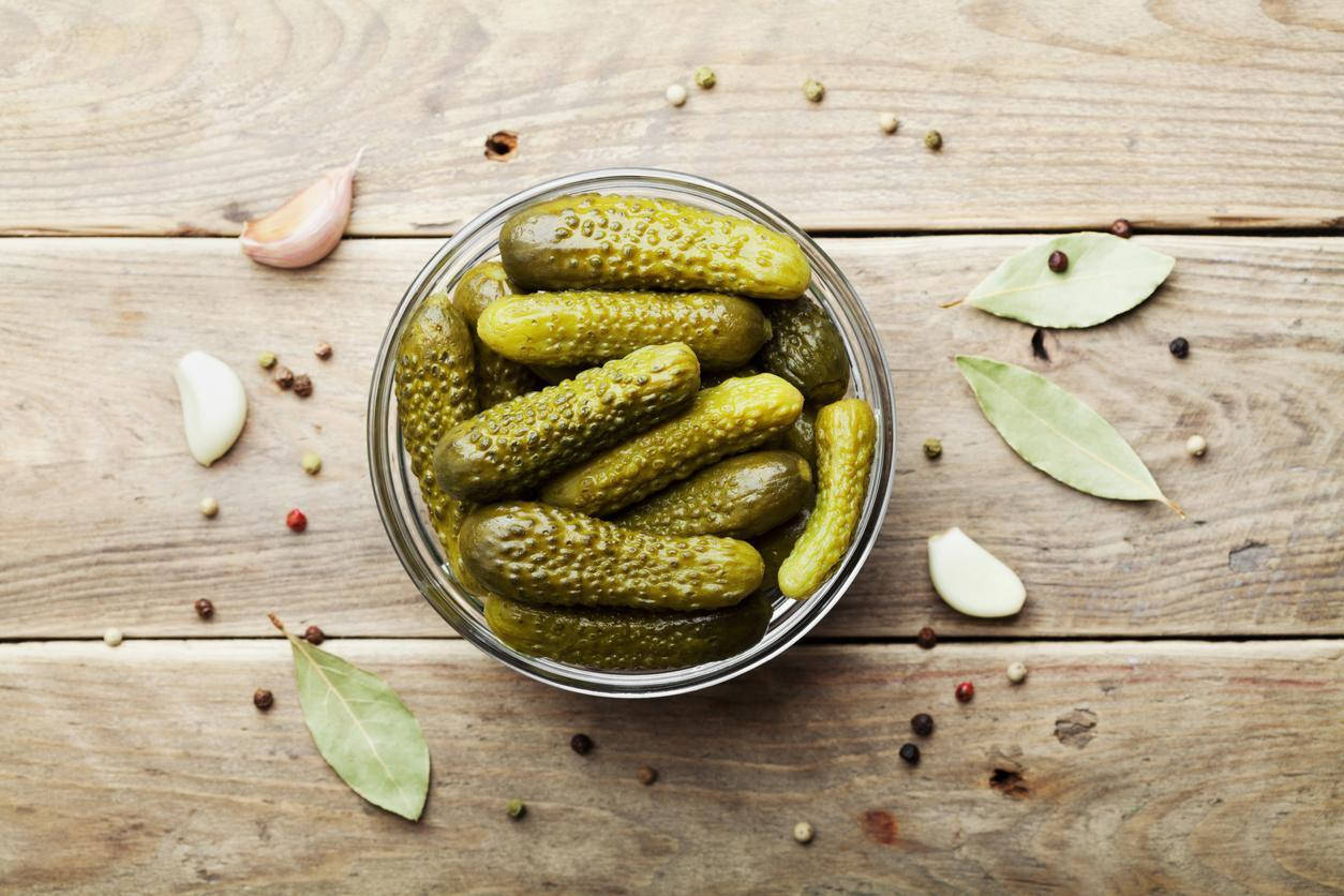 A Delicious Serving Of Spiced Pickles Background