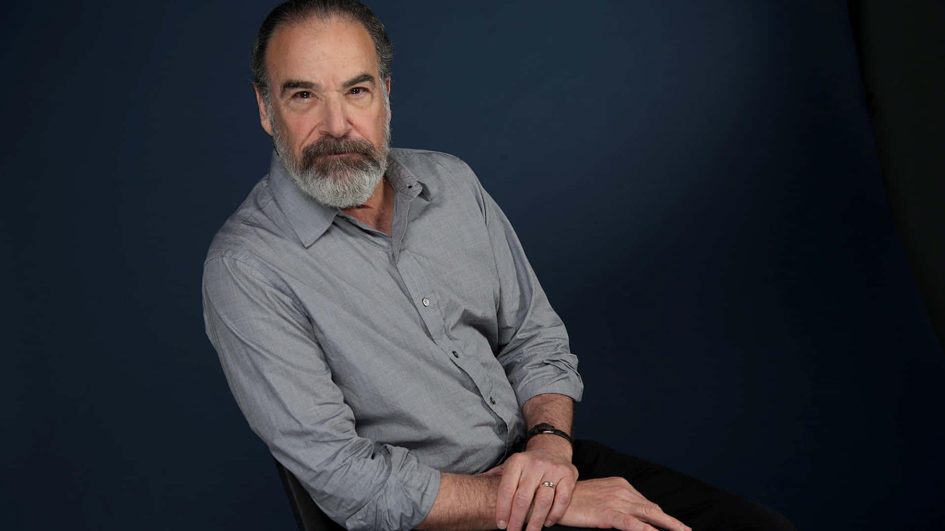 A Distinguished Mandy Patinkin Portrait Background