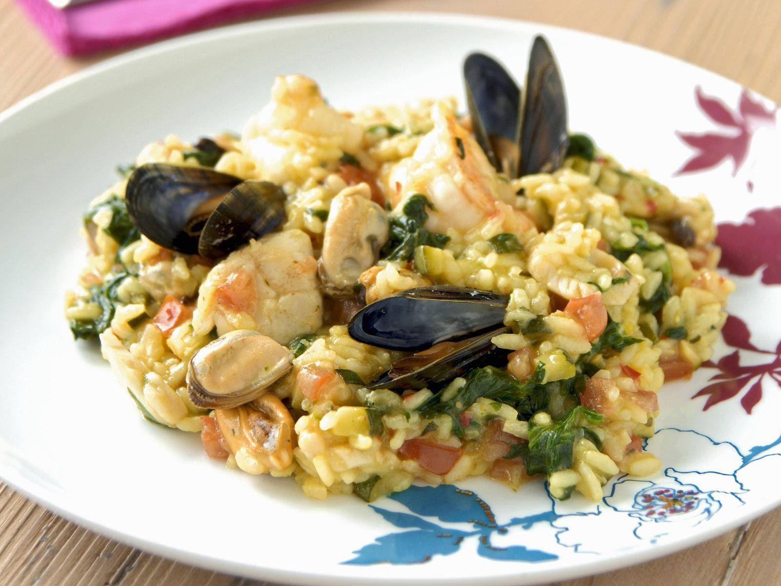 A Flavorful And Delectable Plate Of Seafood Risotto Background