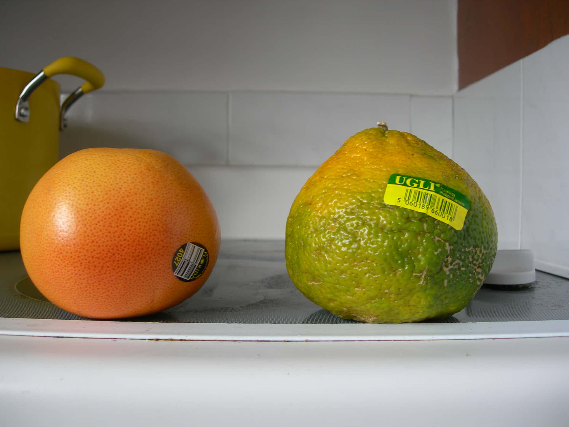 A Fresh Blend Of Grapefruit And Ugli Citrus Fruits Background