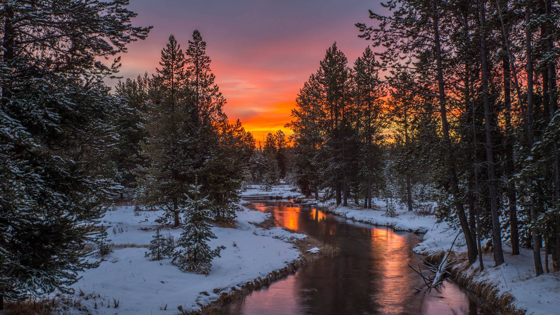 A Frozen Lake In Idaho Background