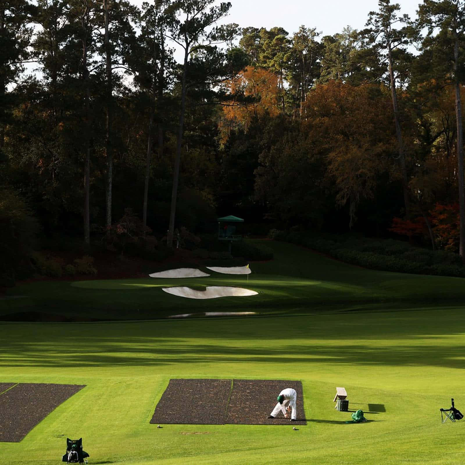 A Golfer Is Putting On A Green Background