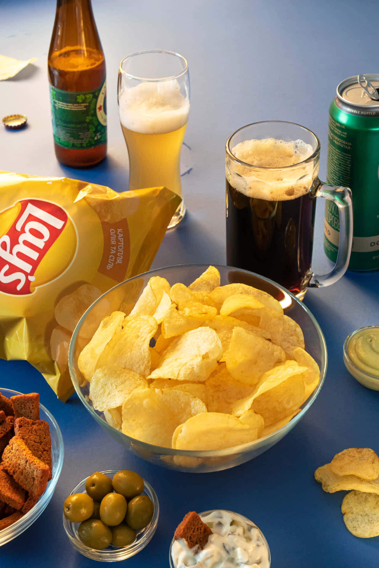 A Grand Feast With Assorted Chips Background