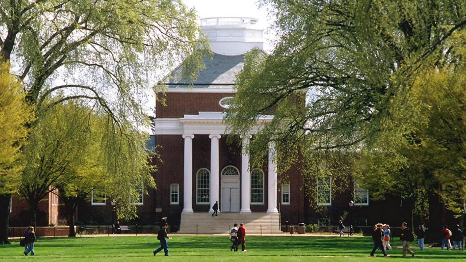 A Group Of Students Strolling Through The Scenic University Of Delaware Campus Background