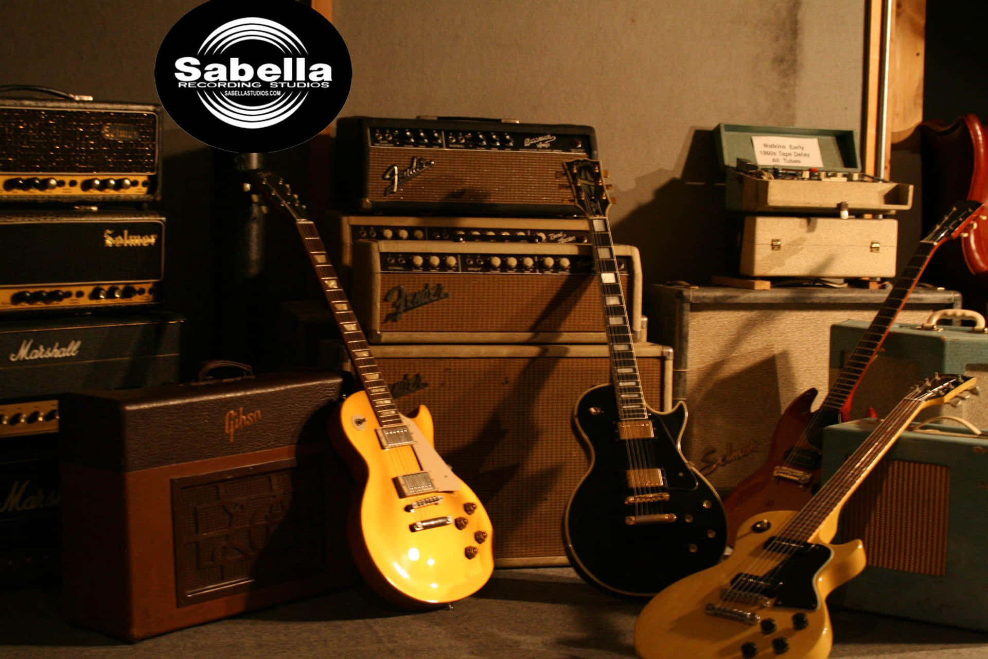 A Guitar Amp For Electric Guitars, Providing Full And Vibrant Sound.