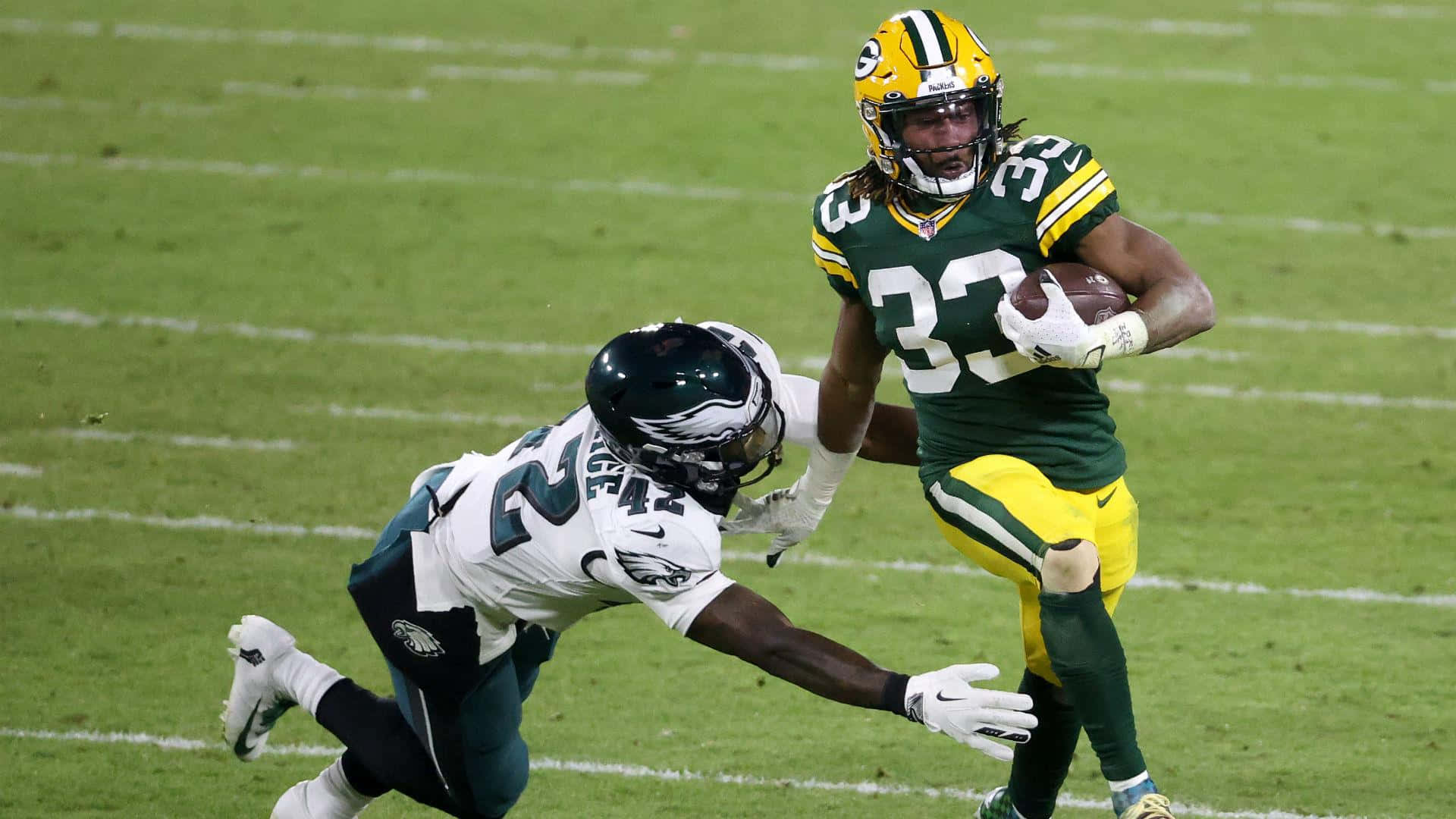 A Happy Aaron Jones Of The Green Bay Packers Background