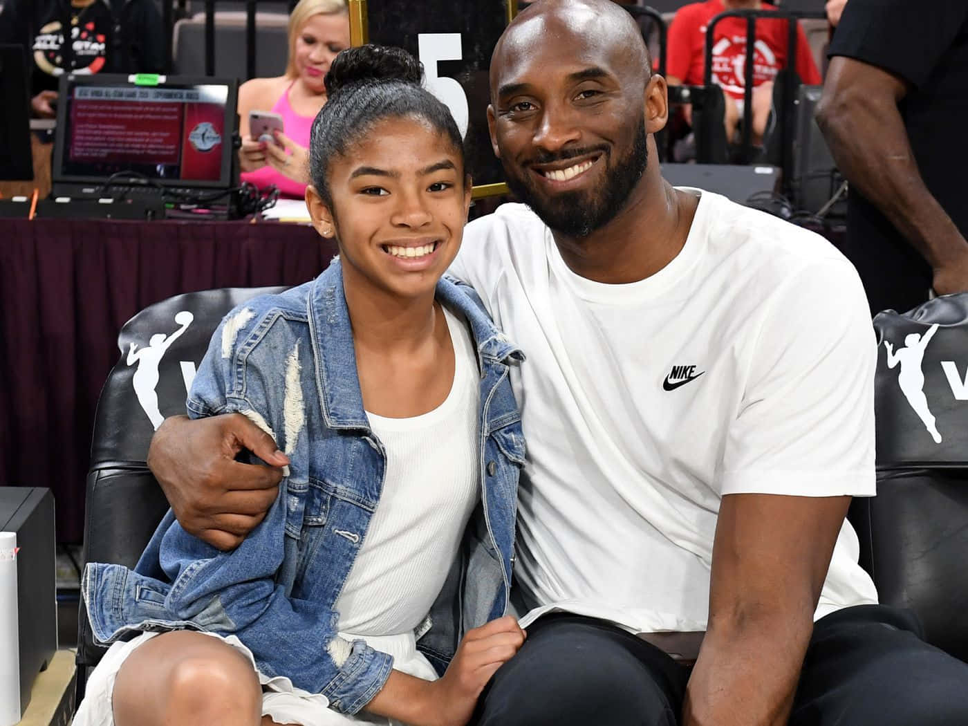 A Heartfelt Tribute To Kobe And Gigi Bryant Background