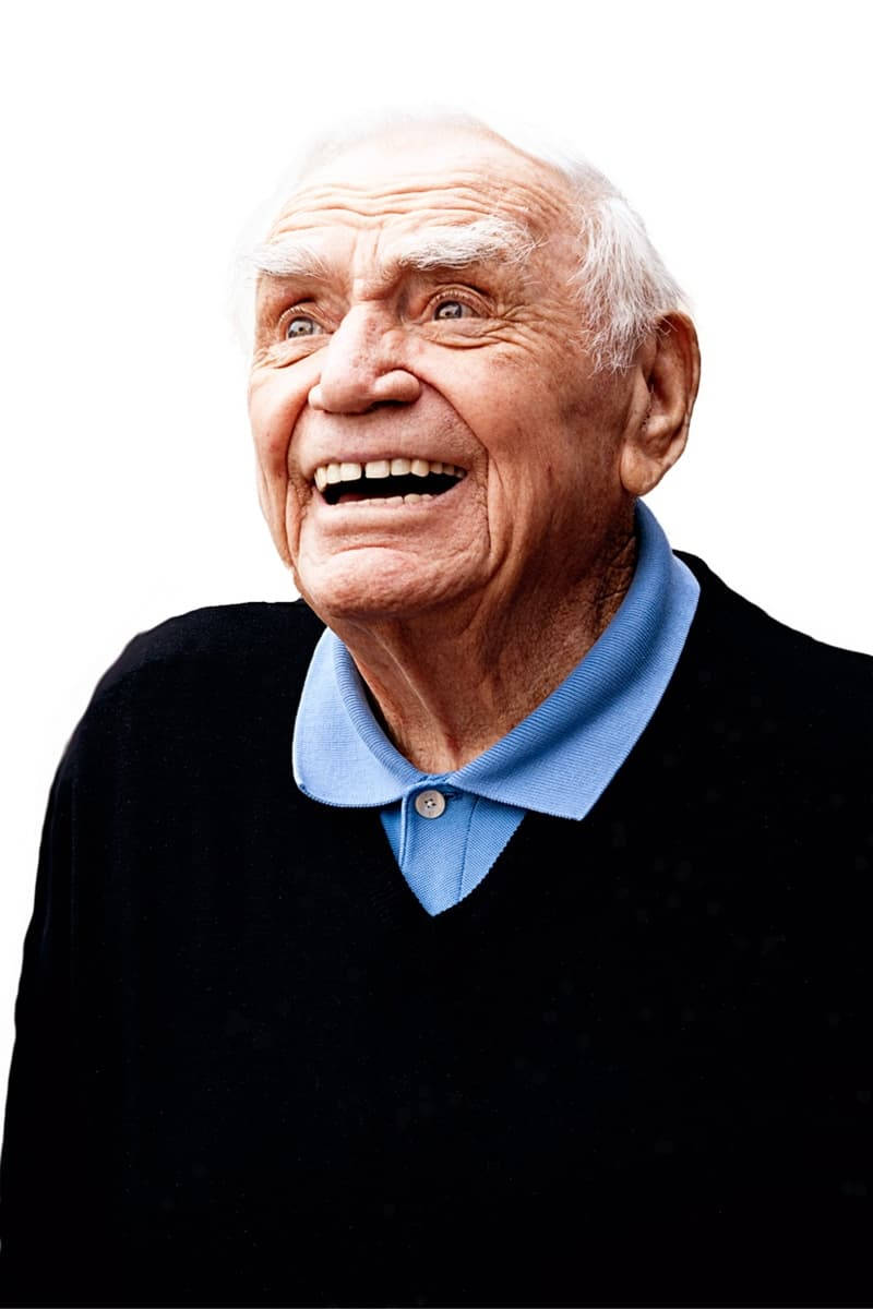 A Heartwarming Portrait Of Veteran Actor Ernest Borgnine Background