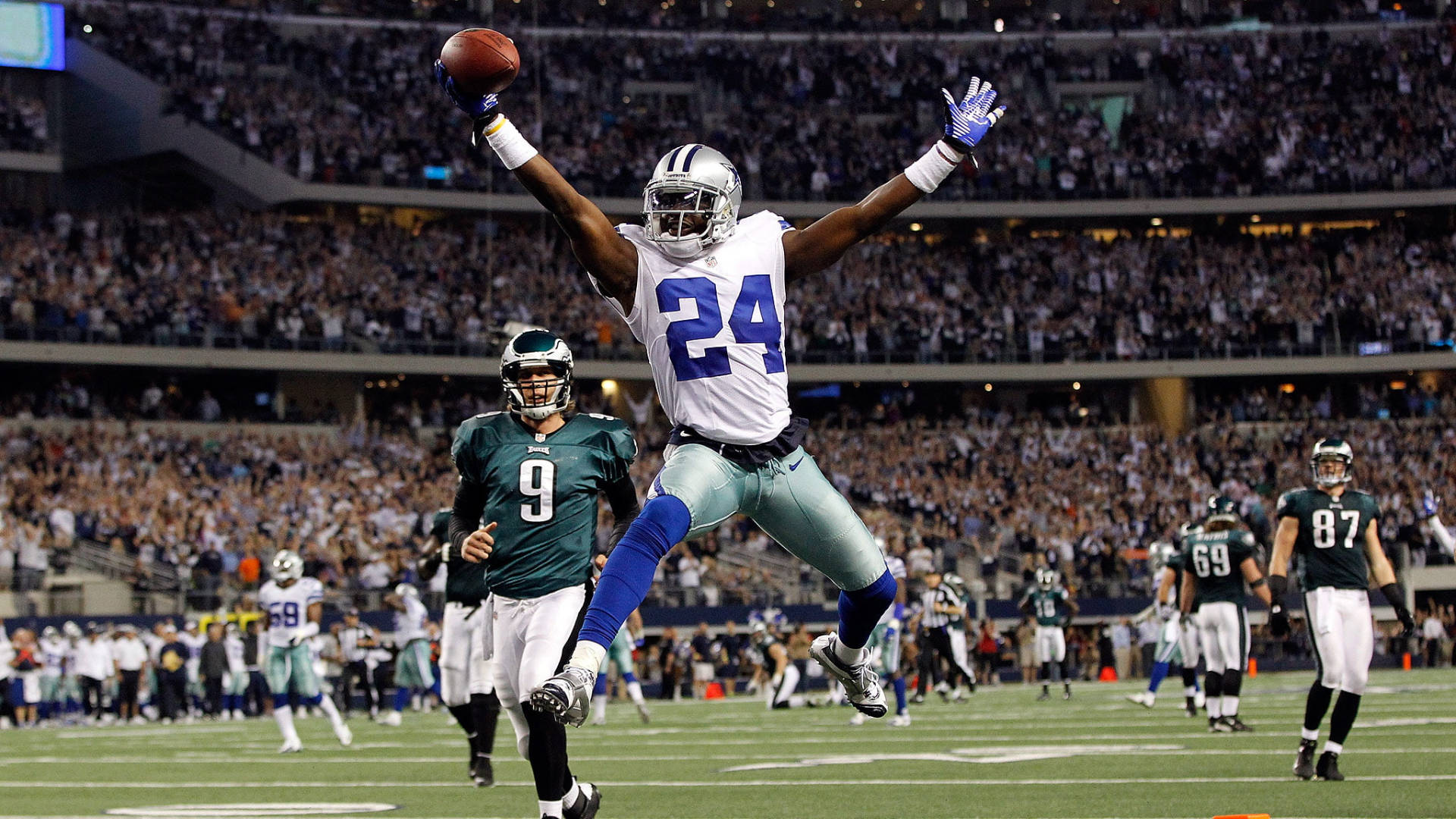 A Jumping Awesome Dallas Cowboys Player Background