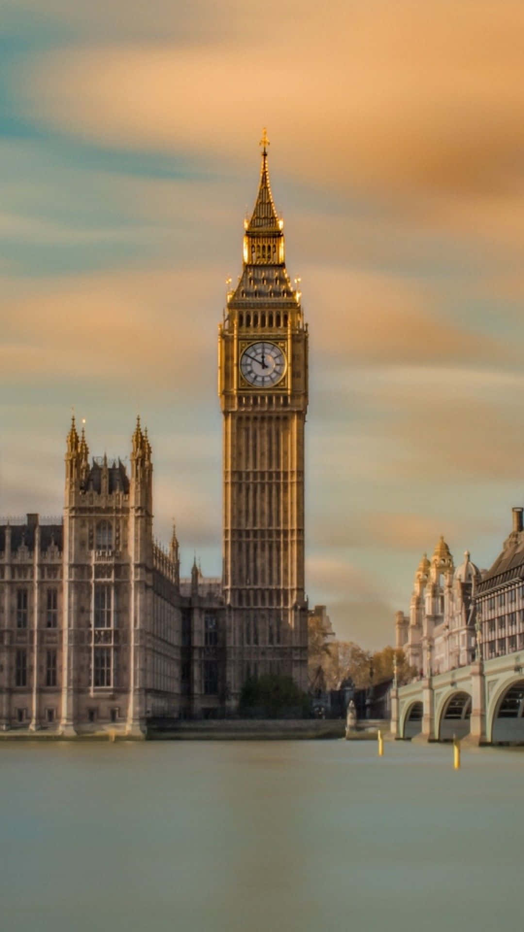 A London Skyline Set Against The Stunning Backdrop Of A Blue Sky Background