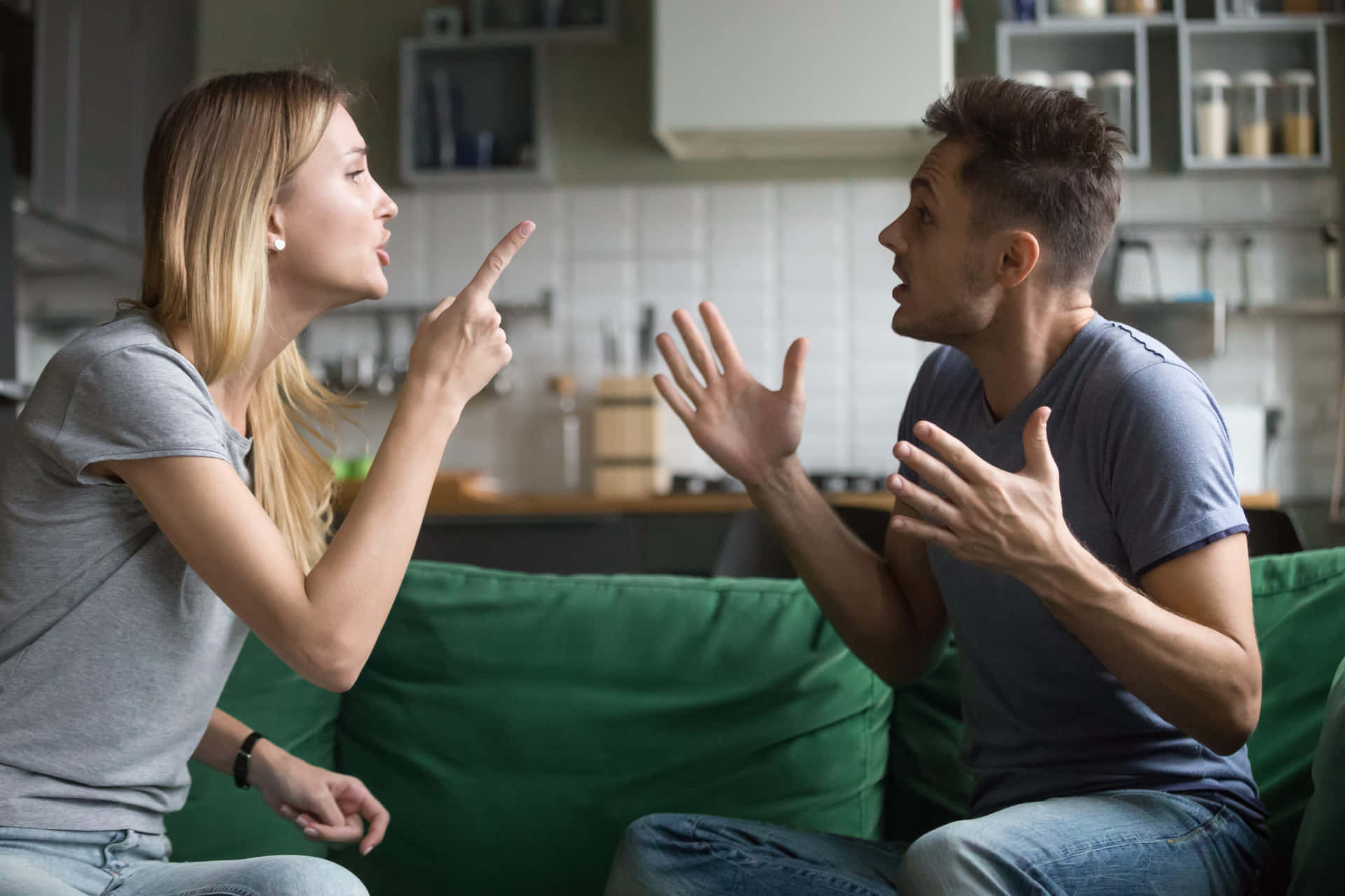 A Man And Woman Arguing On A Couch Toxic Relationship Background