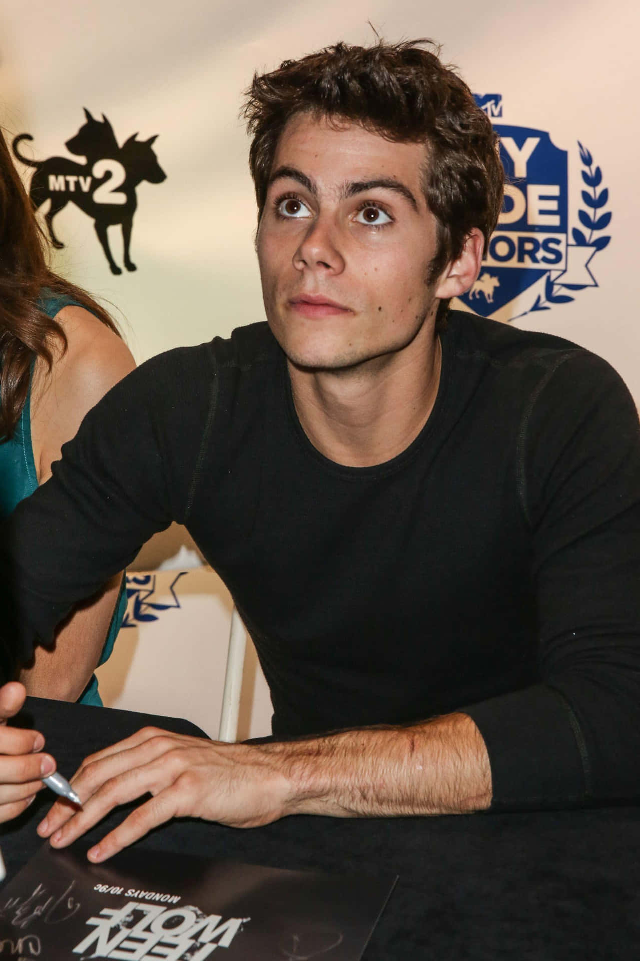 A Man And Woman Signing Autographs Background