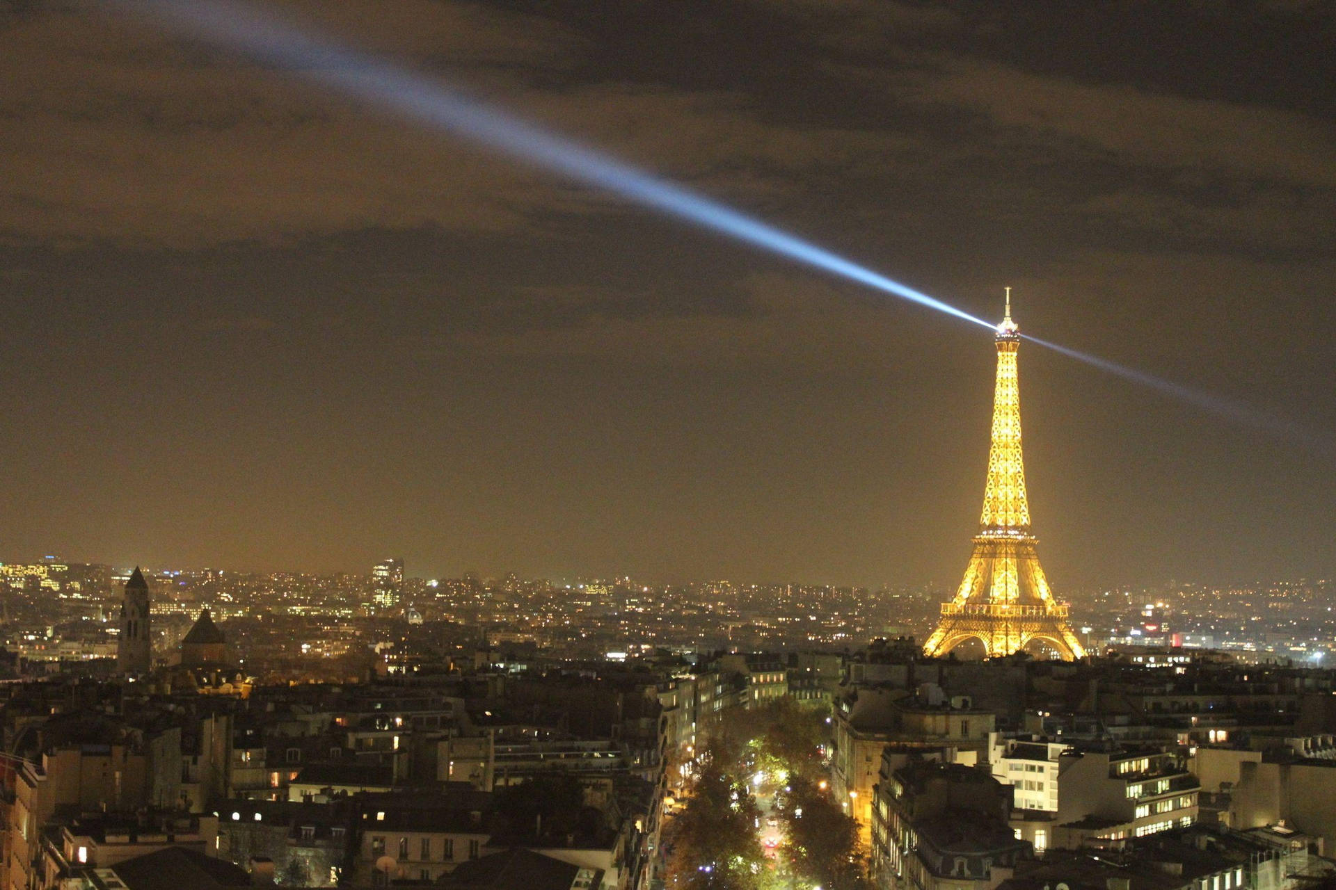 A Masterpiece Of Paris - The Eiffel Tower Background