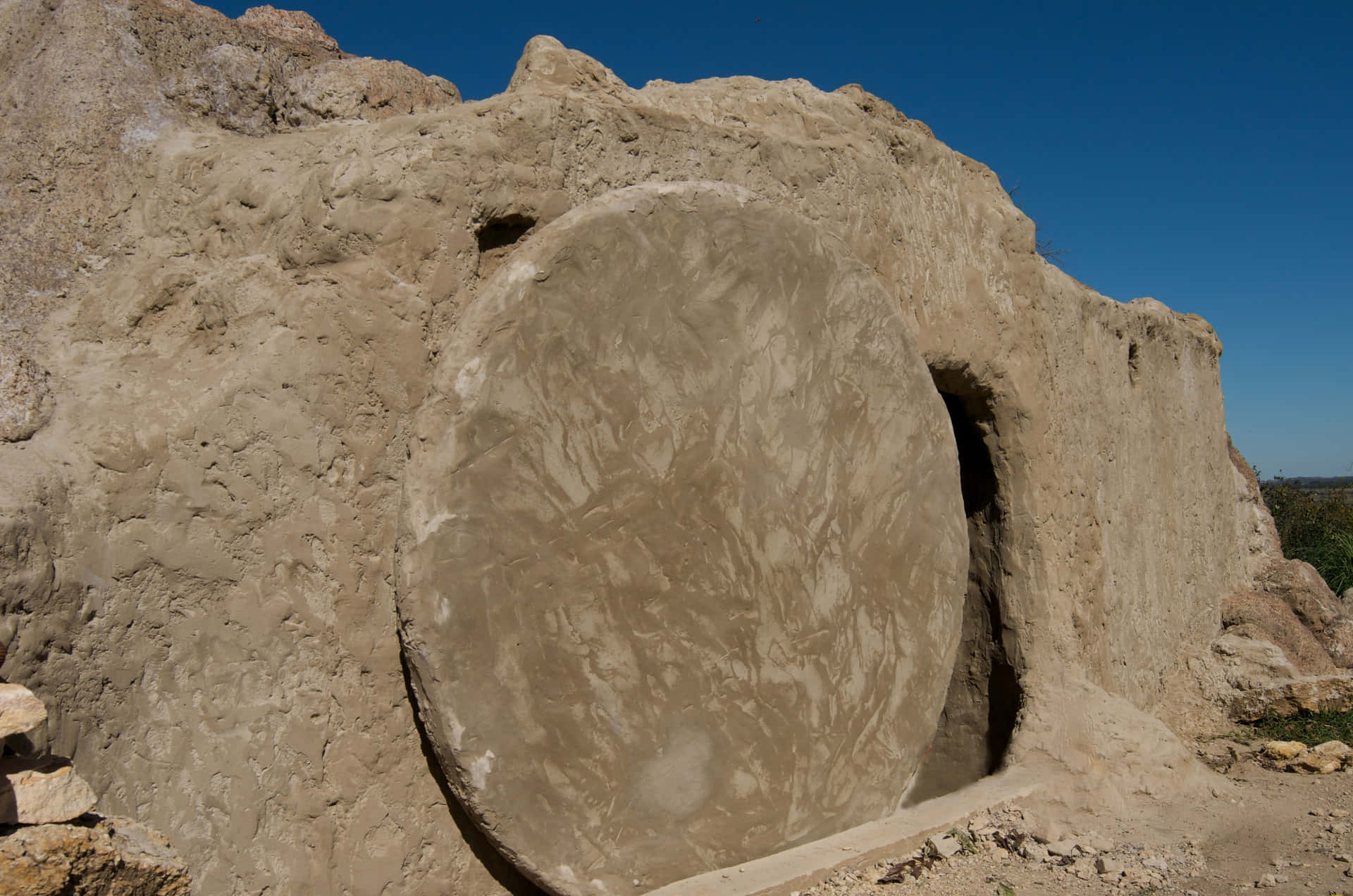 A Memorial To Jesus And His Body In The Holy Empty Tomb Background