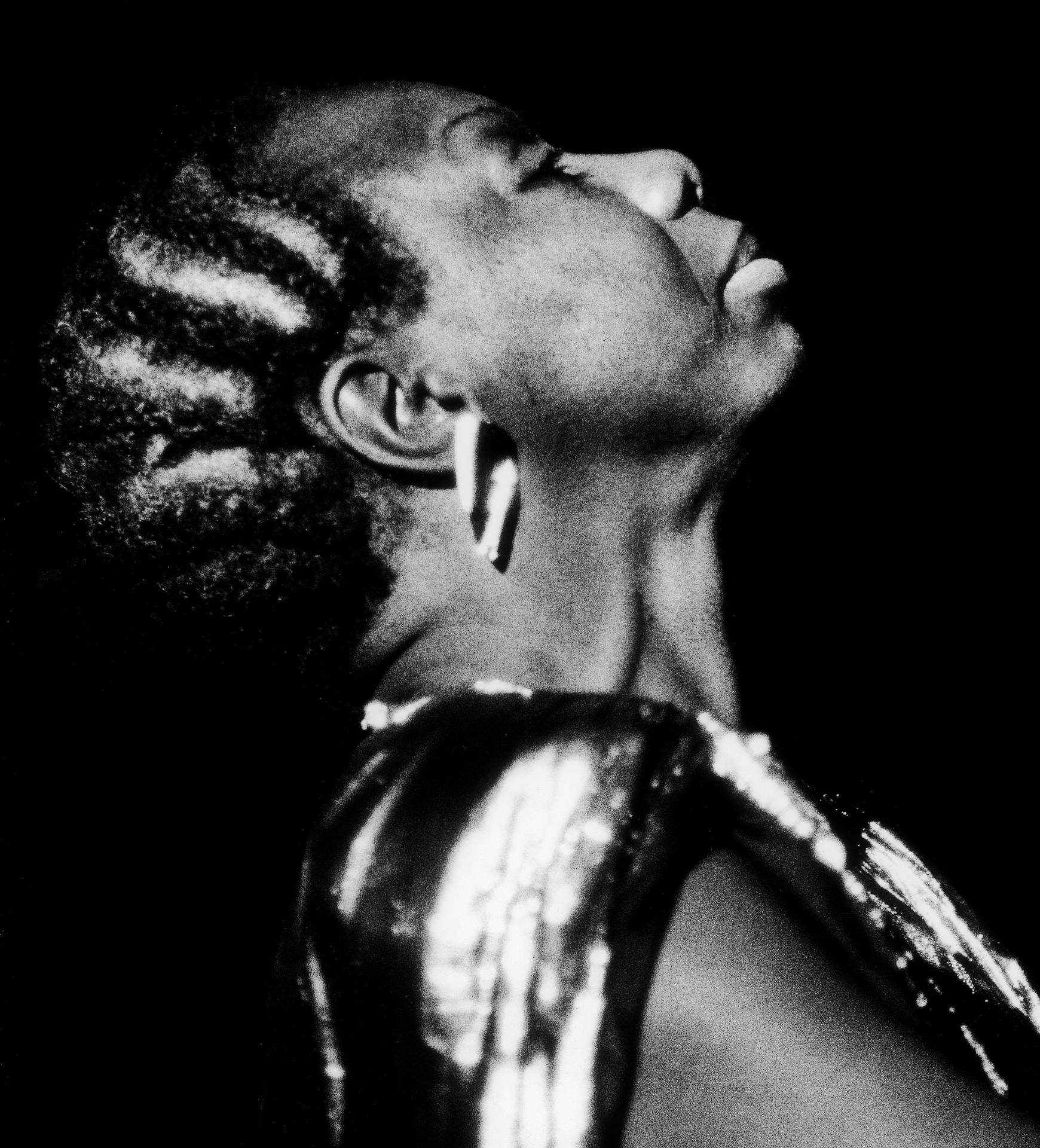 A Monochromatic Portrait Of The Legendary Nina Simone Background