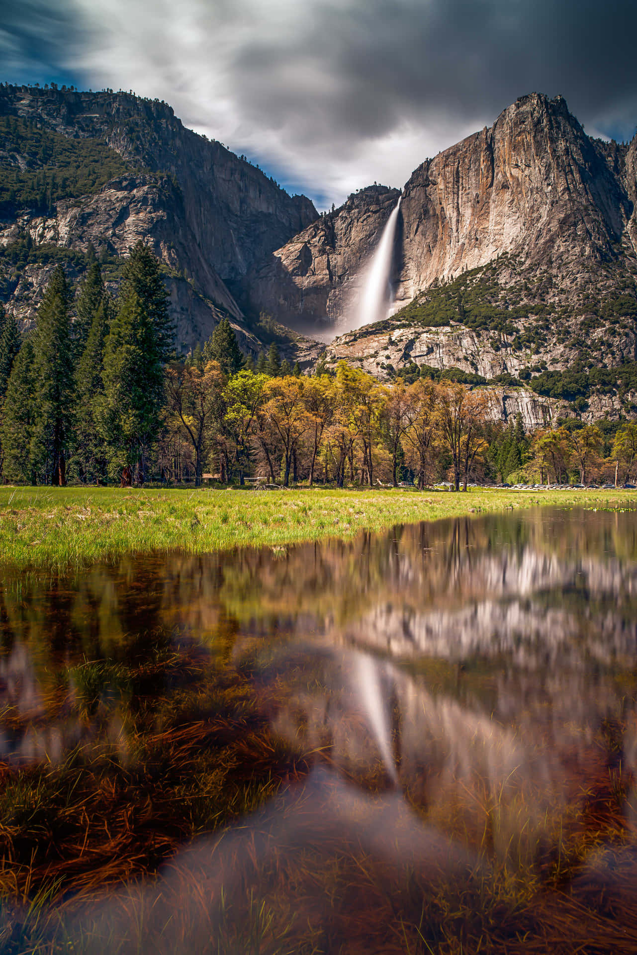 A Mountain In The Background Background