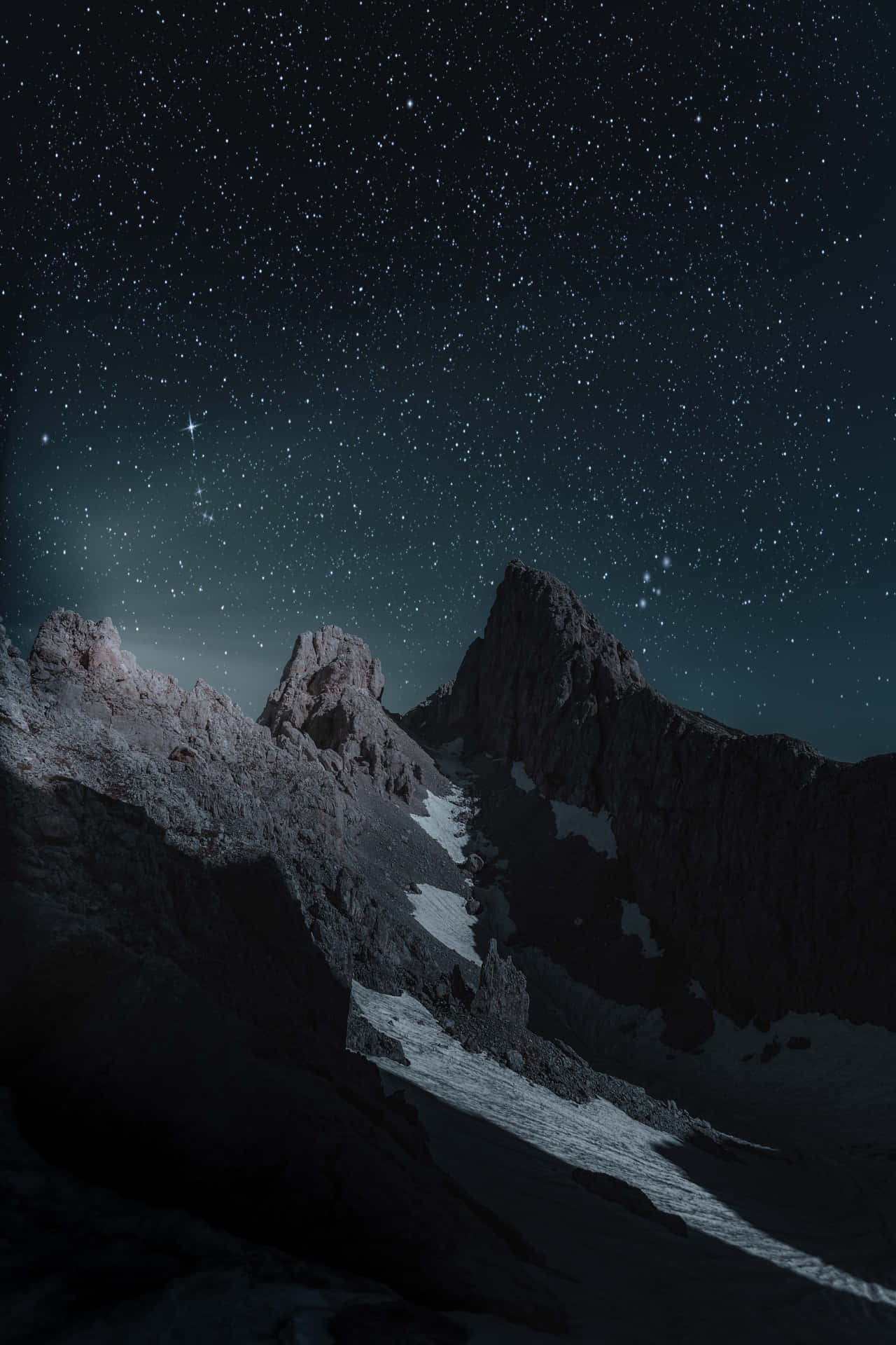 A Mountain Taken By A Handy Photographer Background