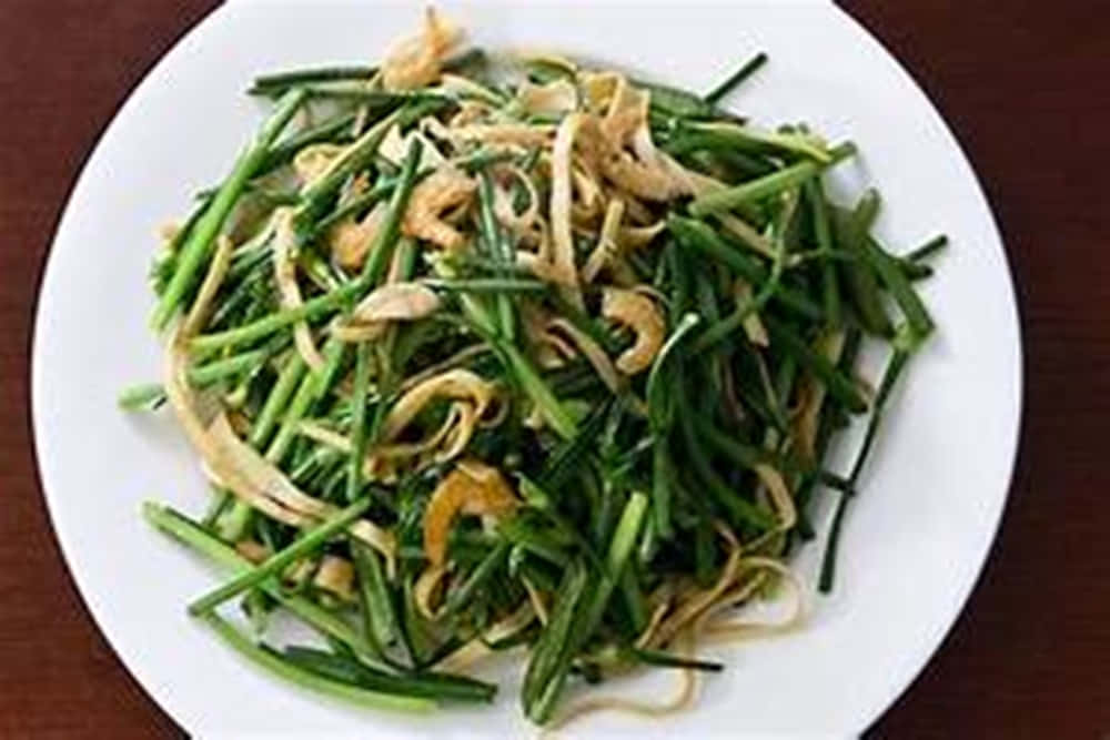 A Mouth-watering Stir-fry Of Chives And Bean Sprouts Background