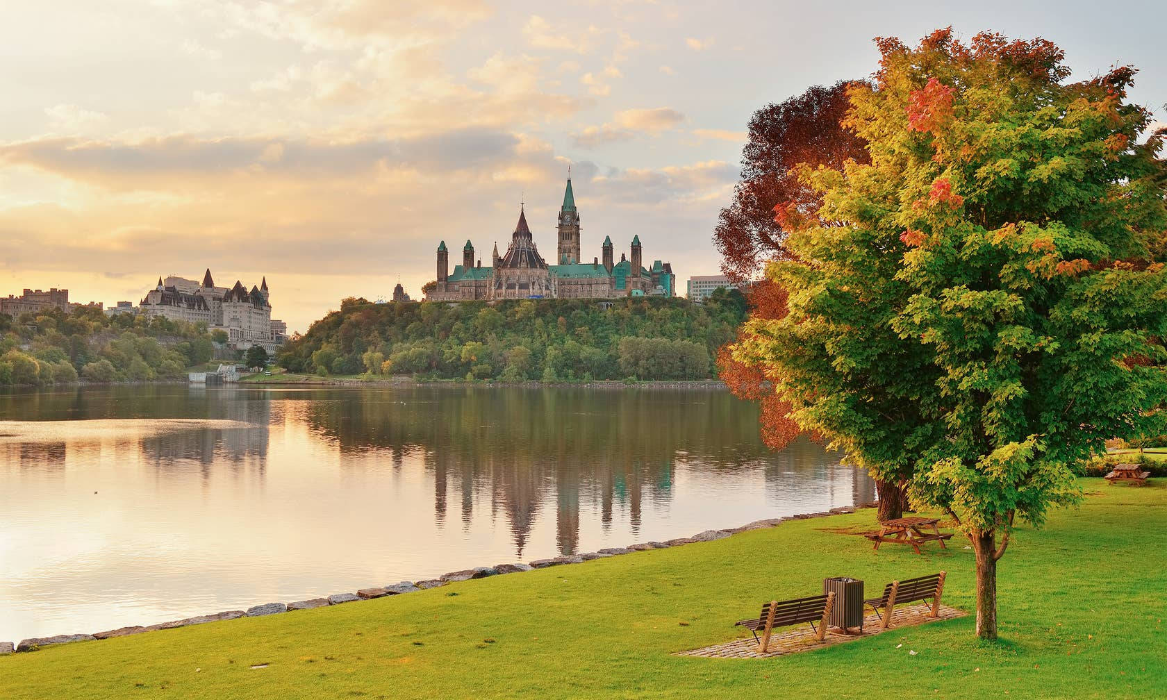 A Park Overlooking The Ottawa River Background