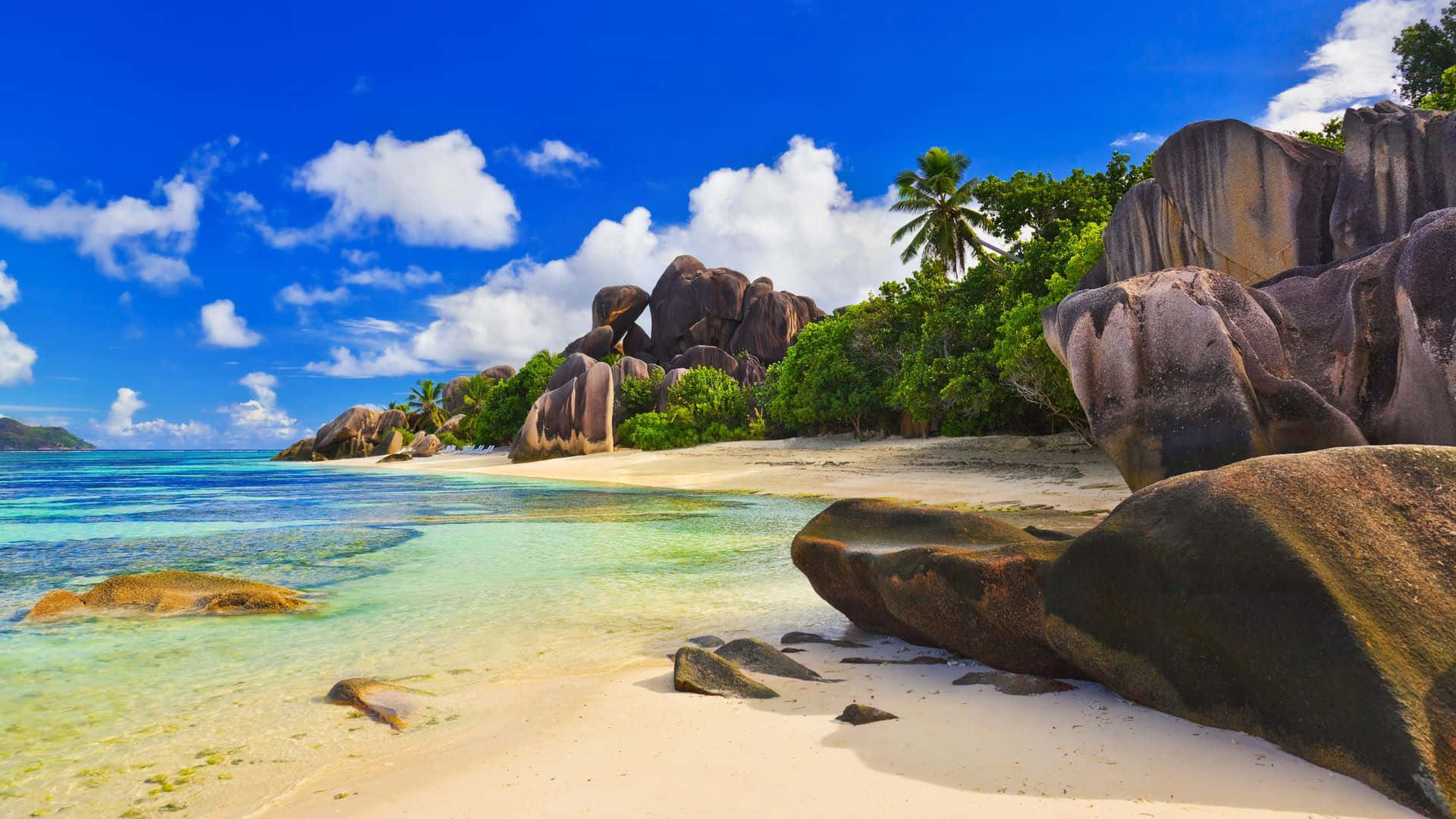 A Perfect Summer Day Spent On A Awe-inspiring Beach. Background