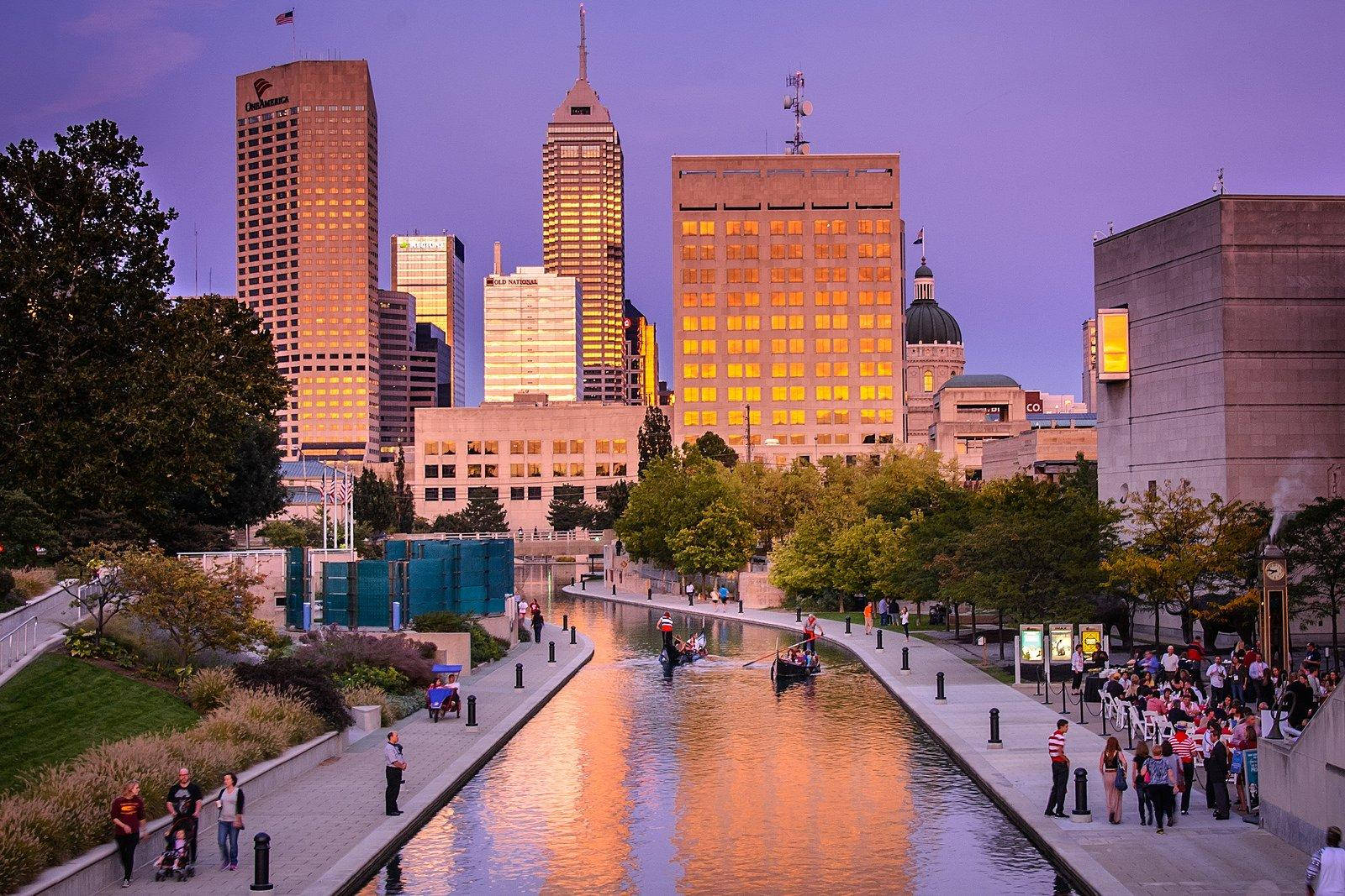 A Picturesque Day On The Downtown Indianapolis Canal Walk Background