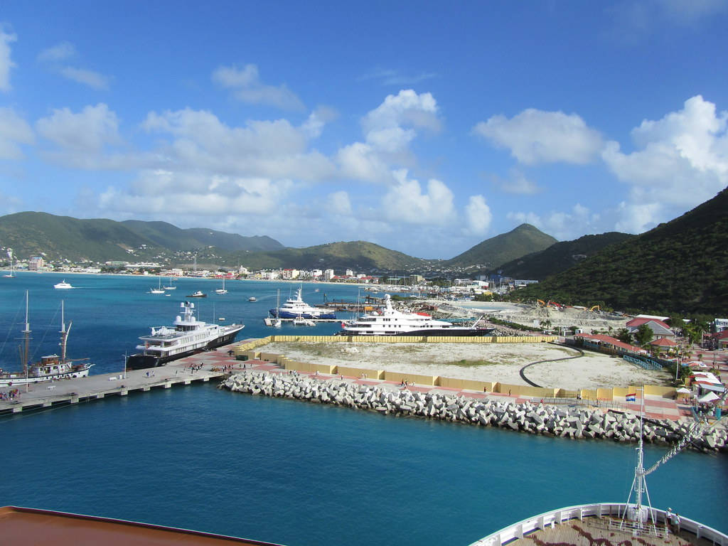 A Pier In Sint Maarten Background