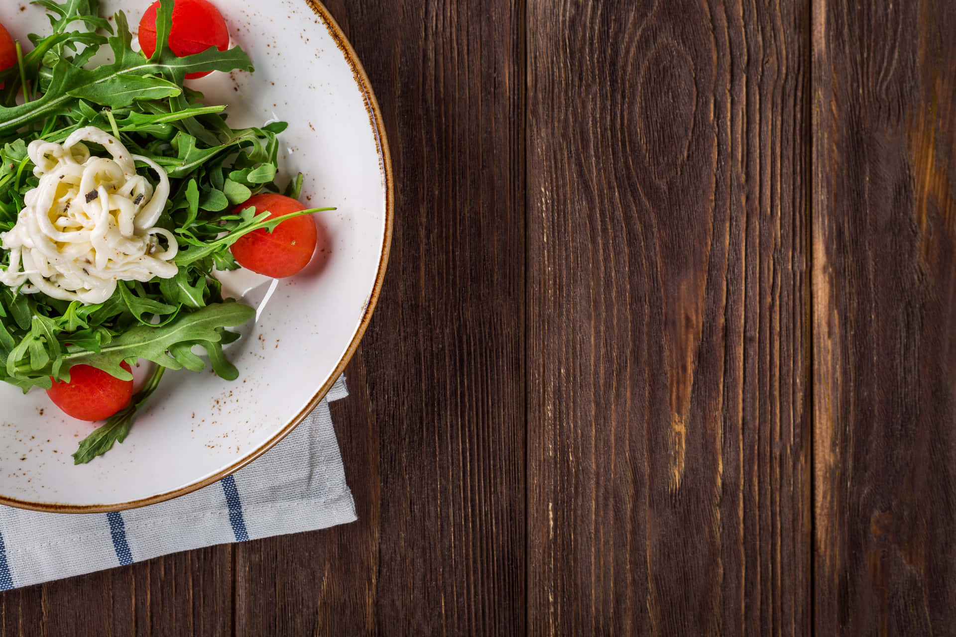 A Plate Of Salad With Tomatoes And Greens Background