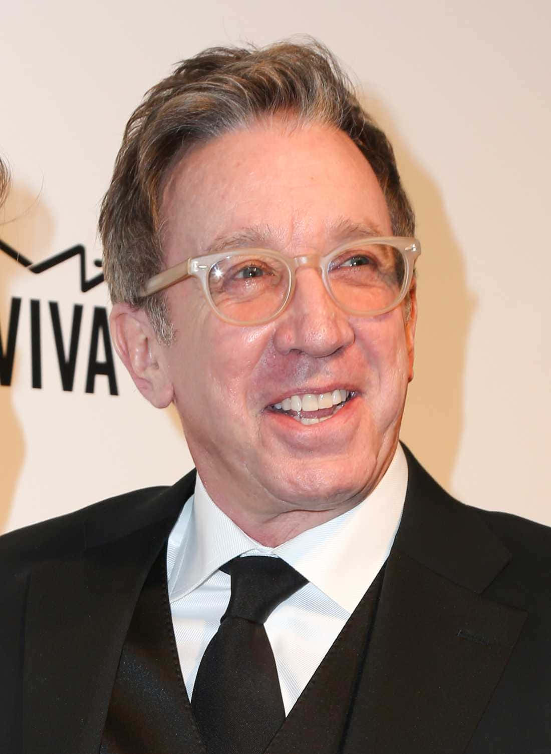 A Portrait Of American Actor Tim Allen Background