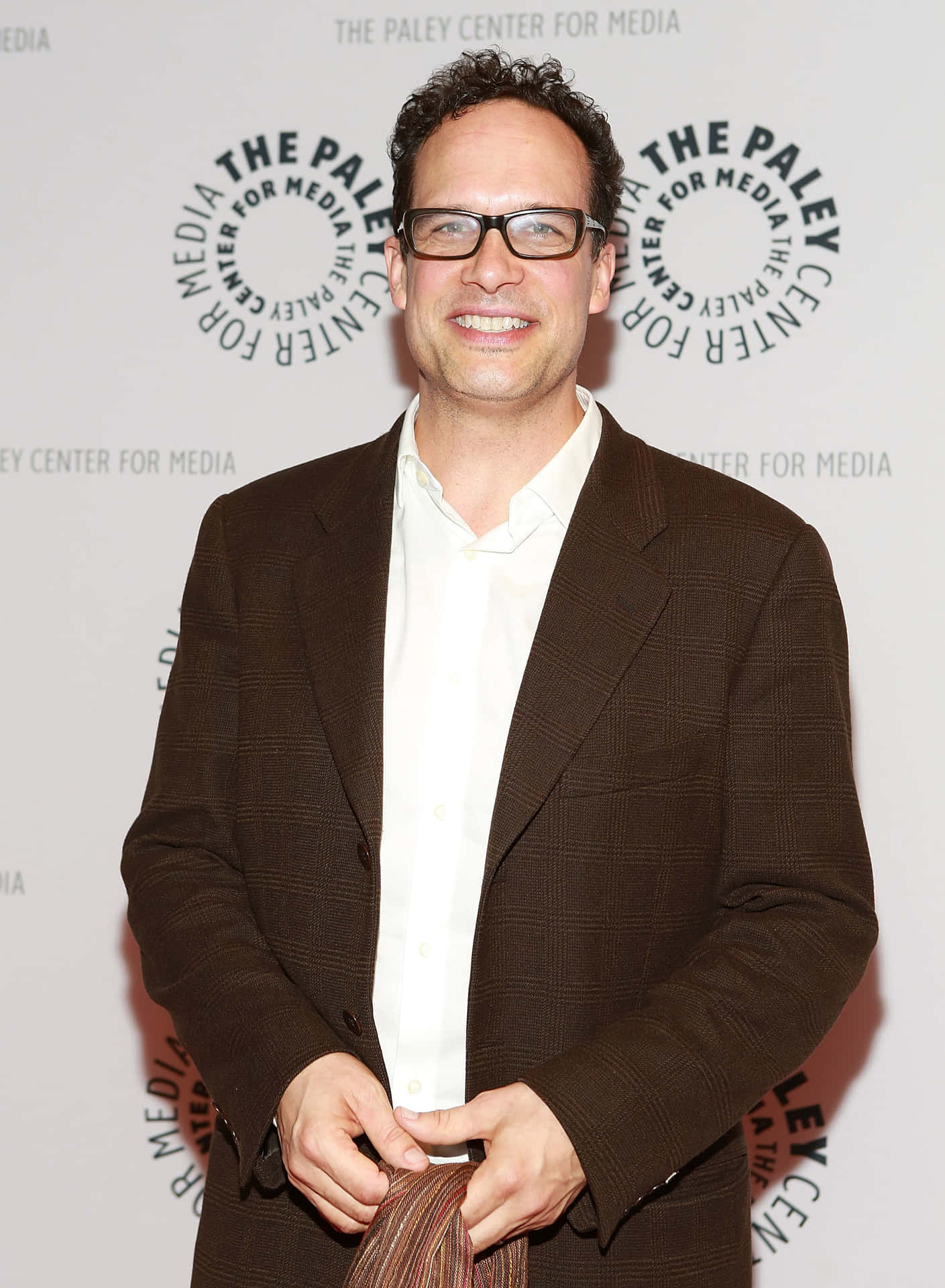 A Potrait Of Diedrich Bader Background
