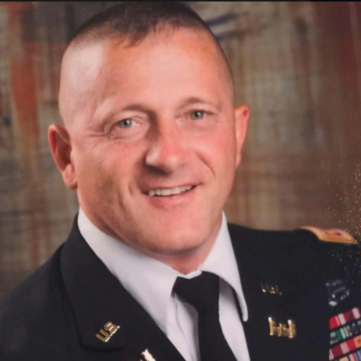 A Professional Headshot Of Richard Ojeda Background