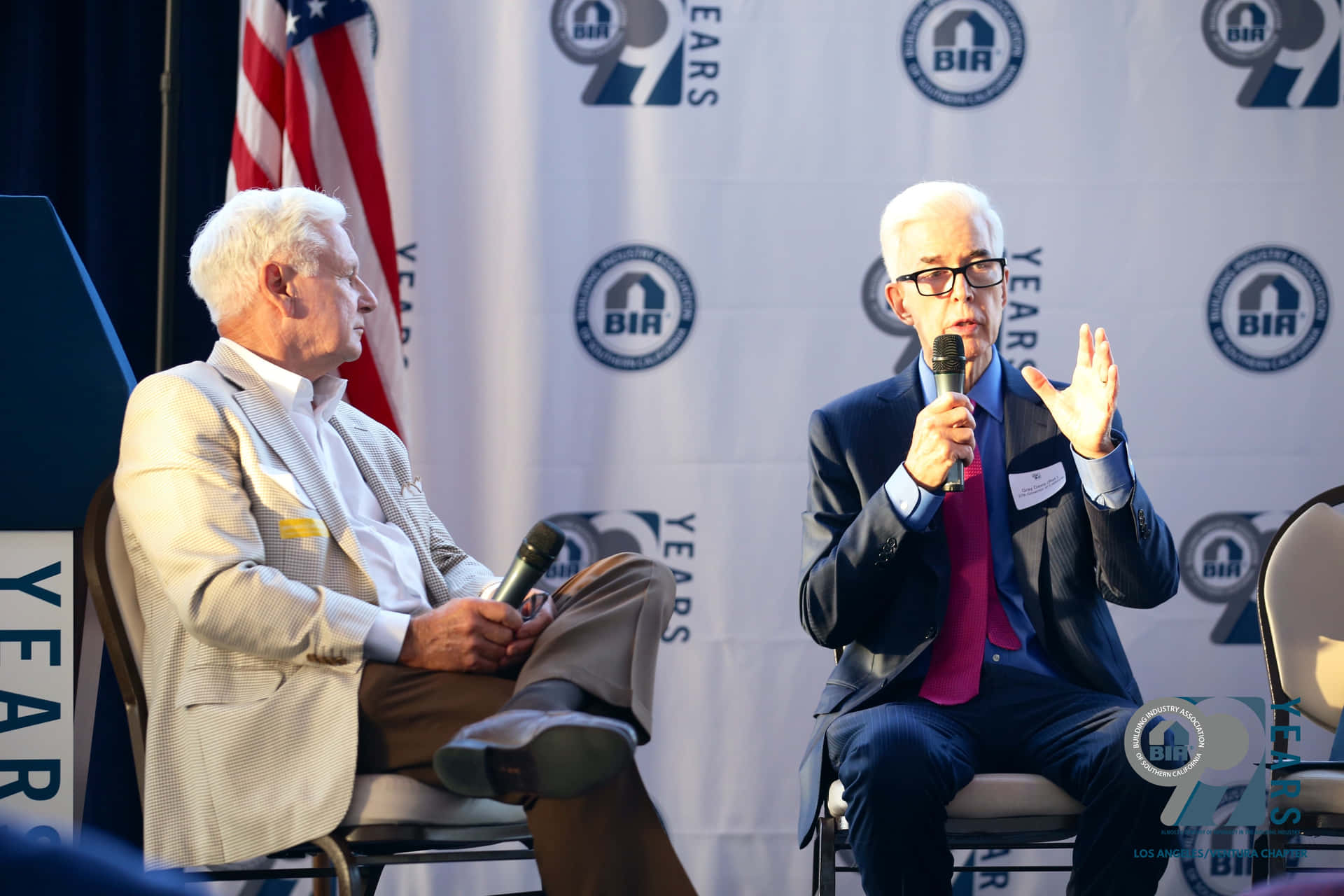 A Professional Portrait Of Governor Gray Davis Background