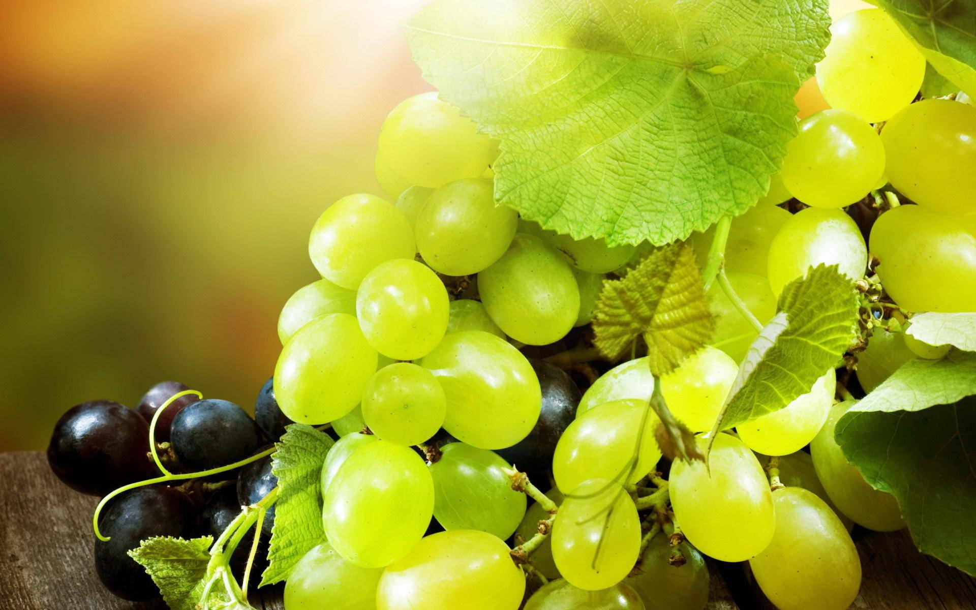 A Ravishing Cluster Of Centennial And Kyoho Grapes Background