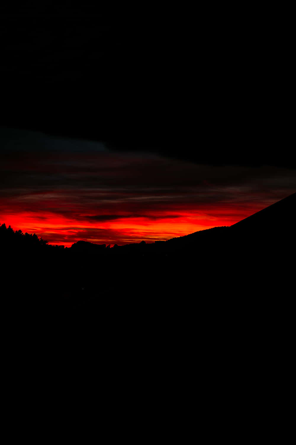 A Red Sky With Clouds Background