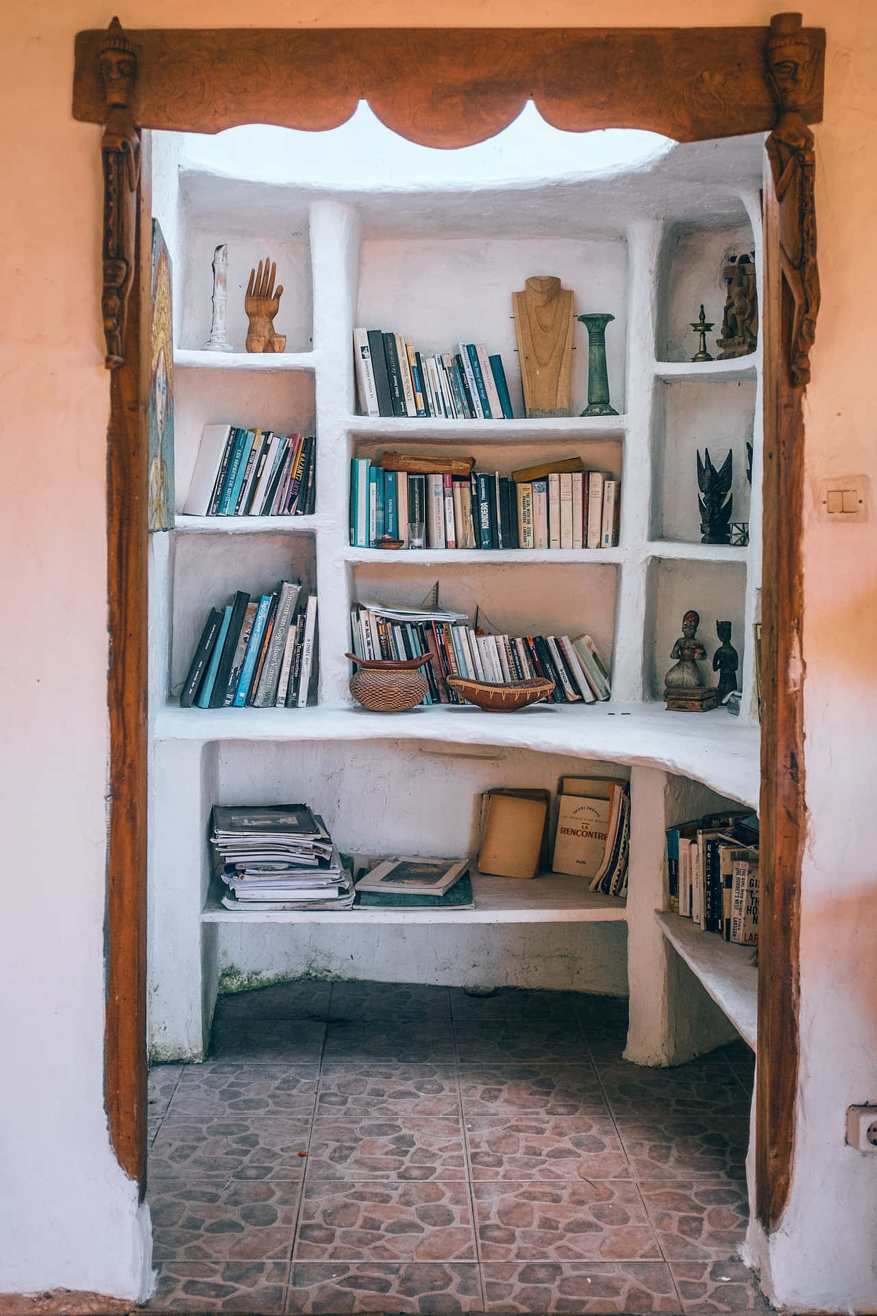 A Room With A Book Shelf And Books Background