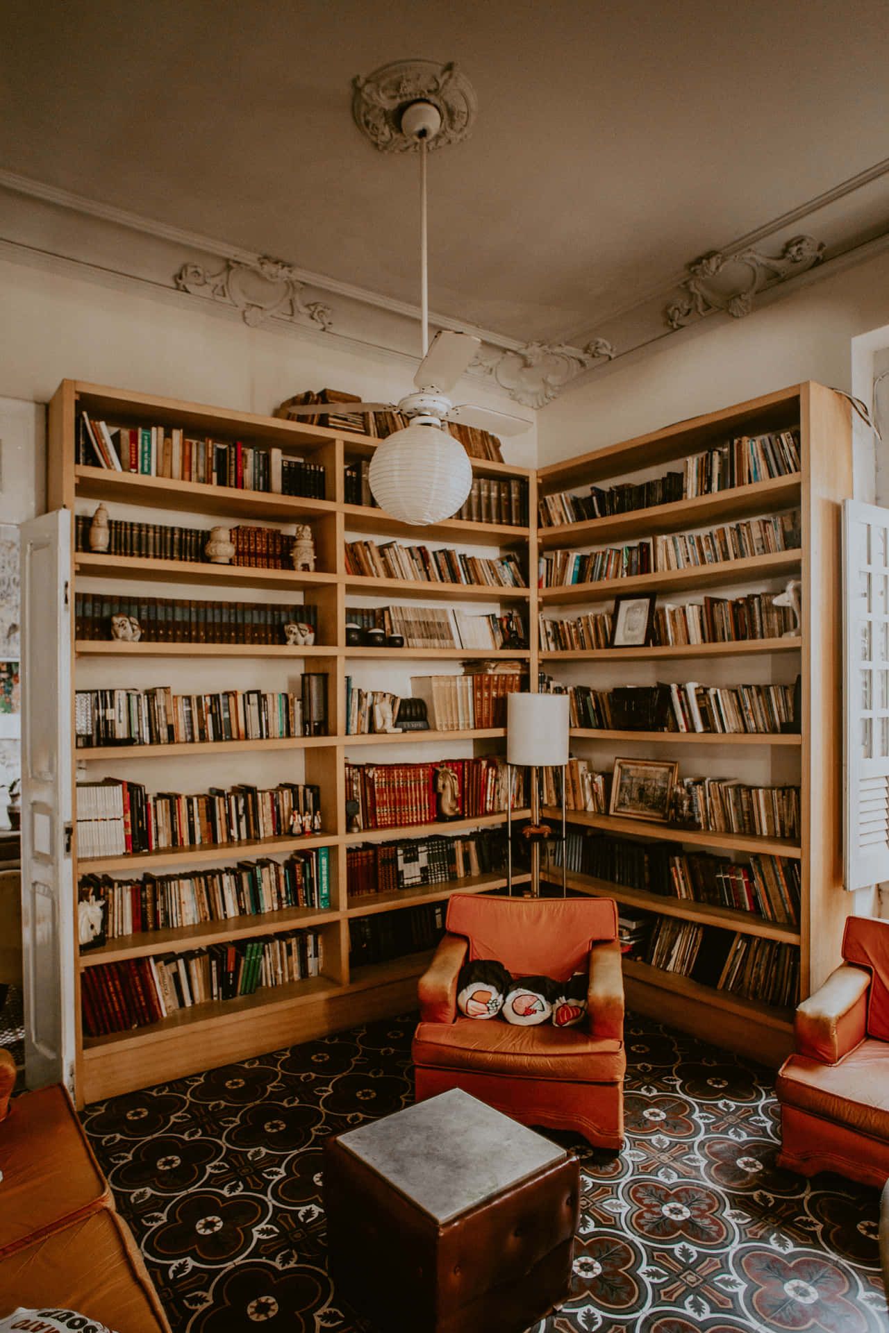A Room With A Large Number Of Bookshelves Background