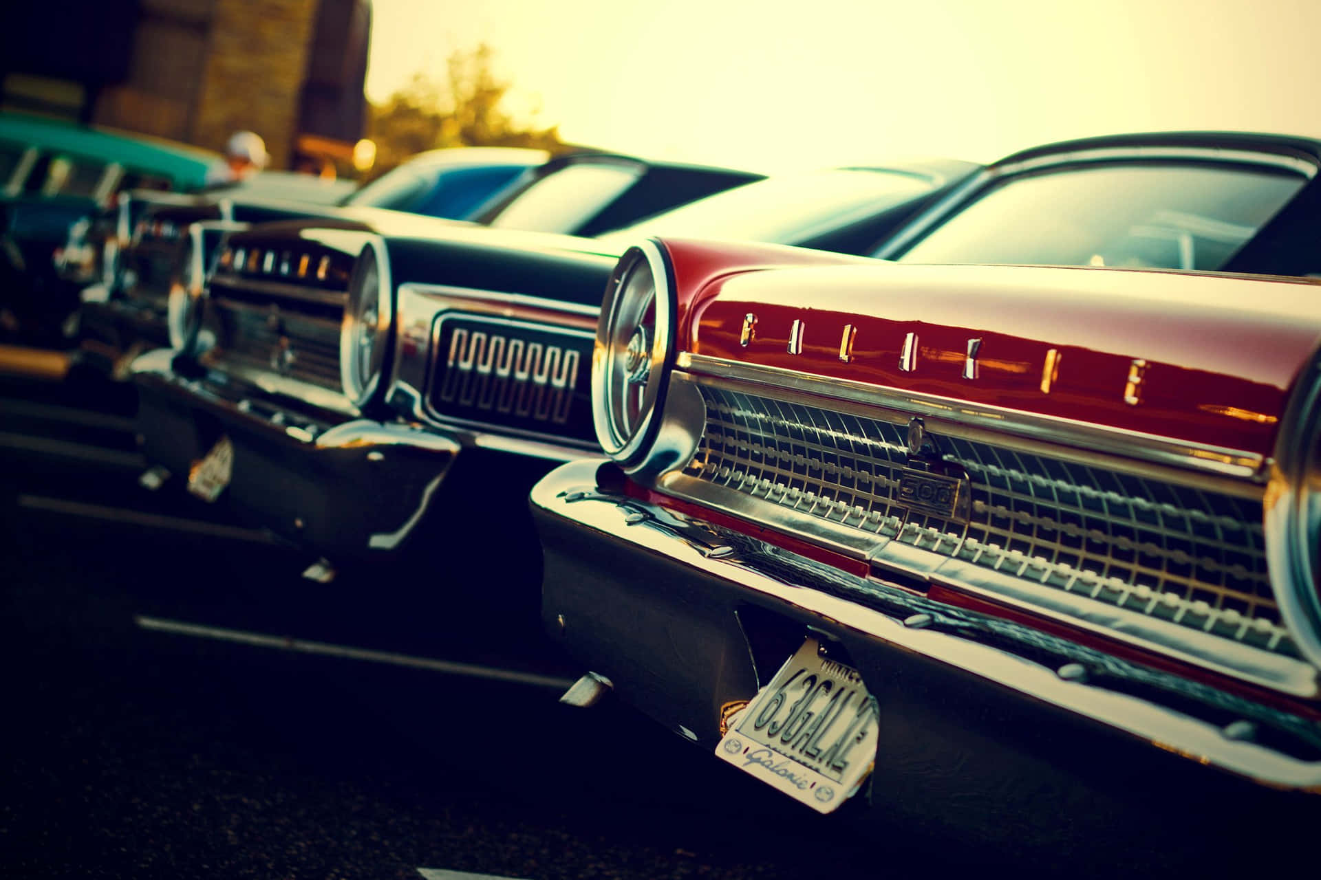 A Row Of Cars Parked In A Parking Lot Background